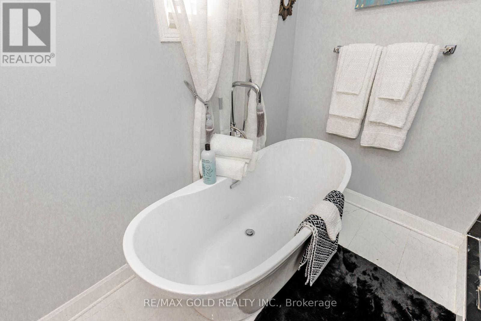 103 VIVIANS CRESCENT - 28