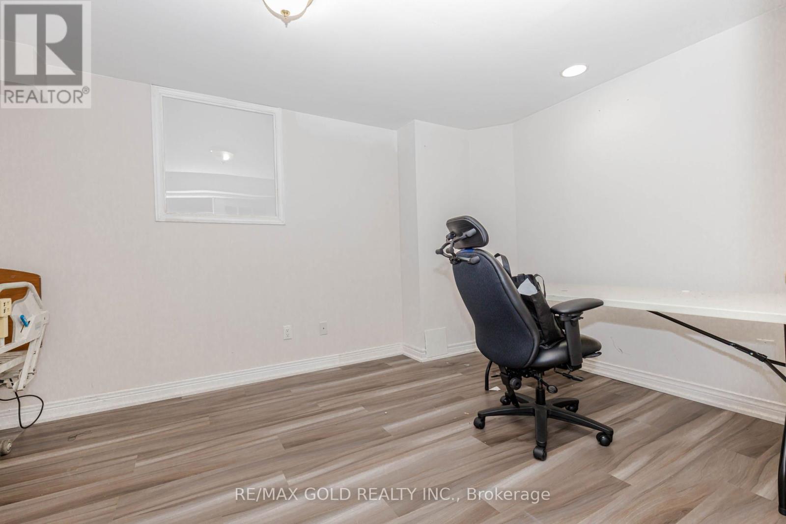 103 VIVIANS CRESCENT - 40