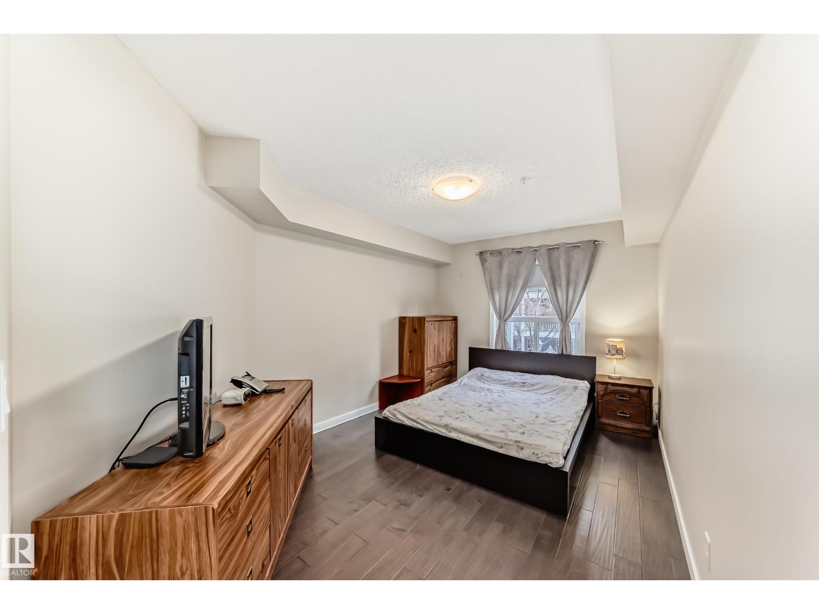 #215 10951 124 ST NW - 17