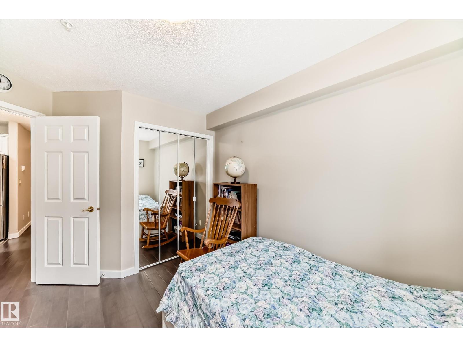 #215 10951 124 ST NW - 22