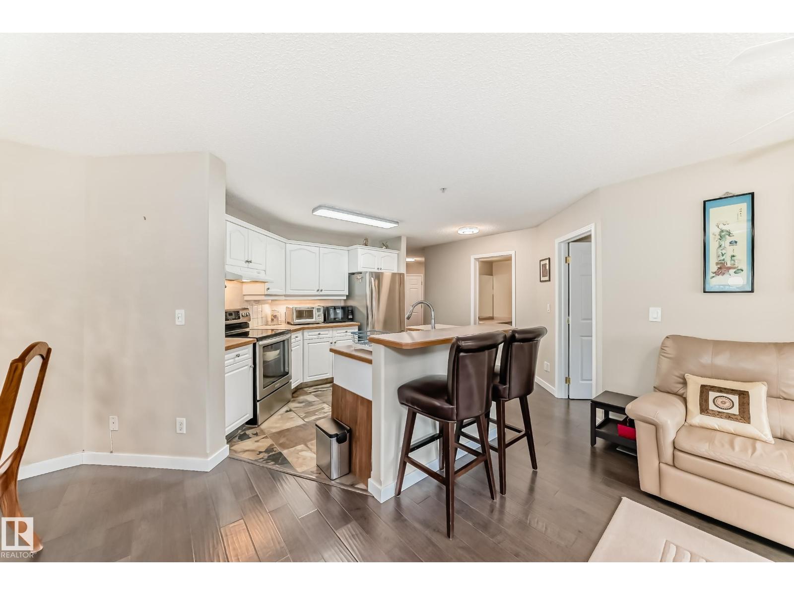 #215 10951 124 ST NW - 4