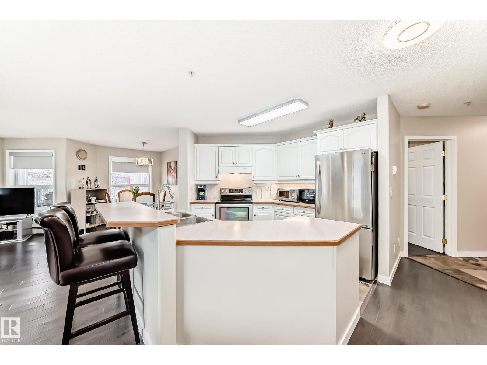 #215 10951 124 ST NW - 5