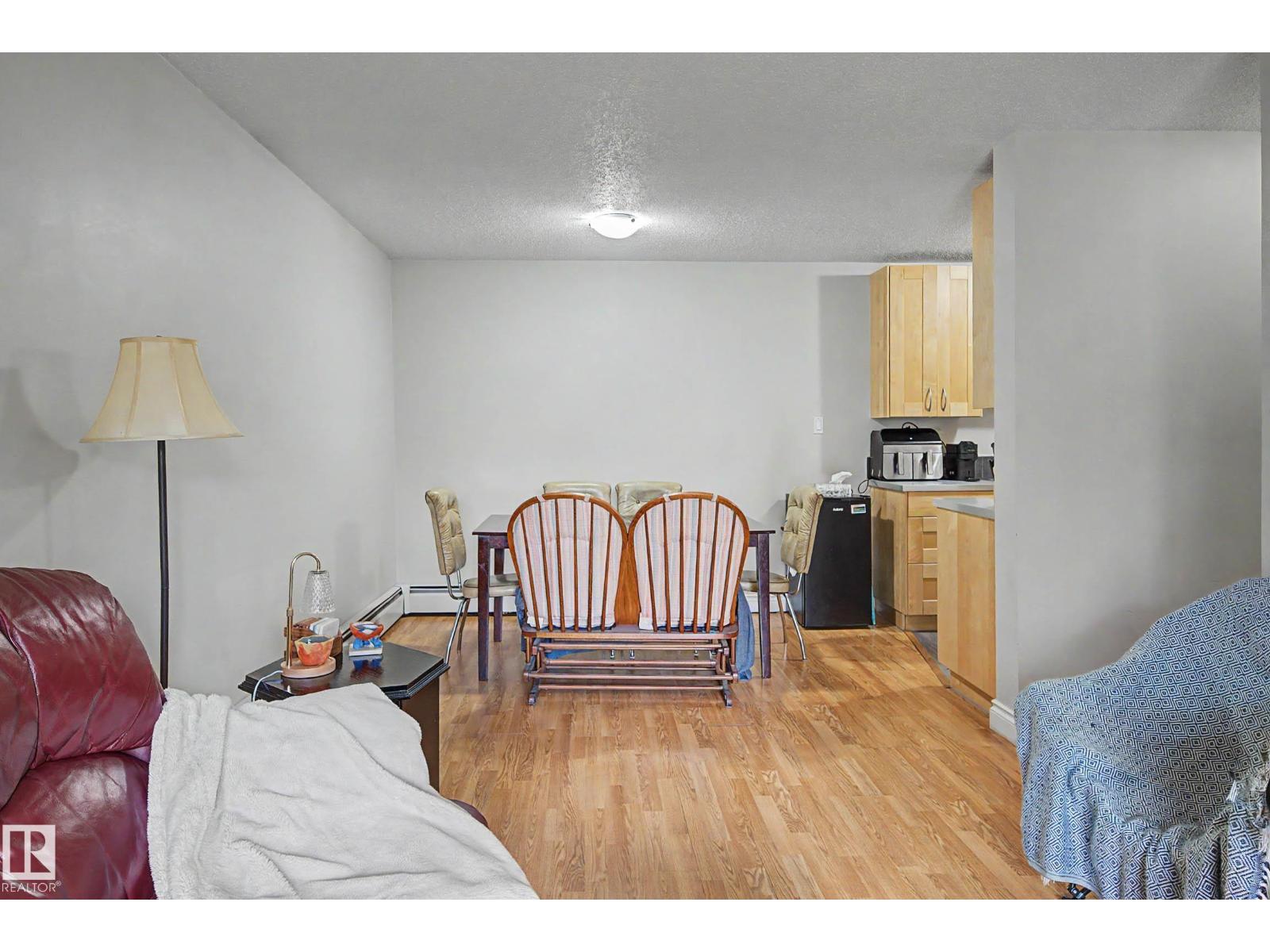 #009 10520 80 AV NW - 11