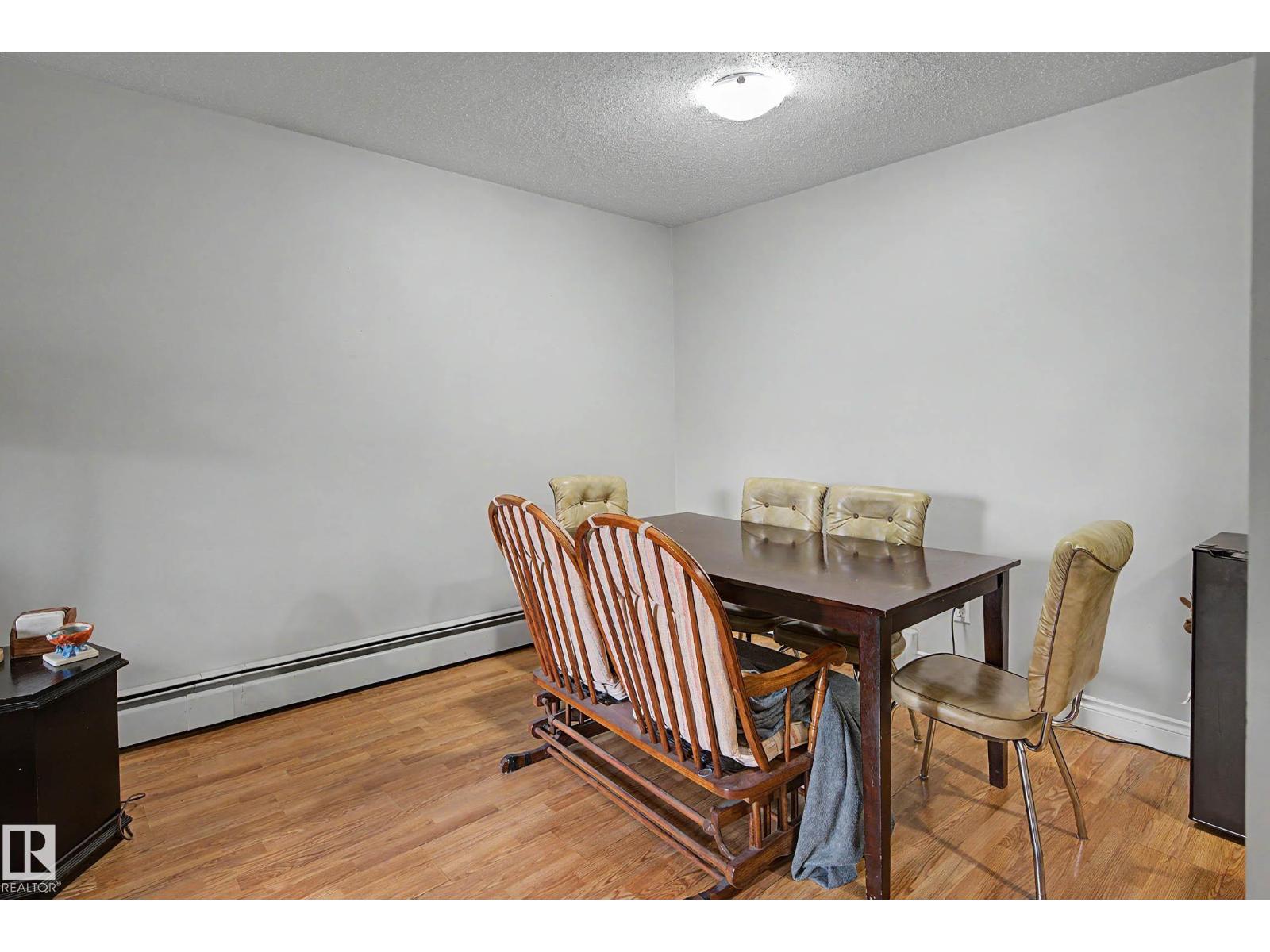 #009 10520 80 AV NW - 12