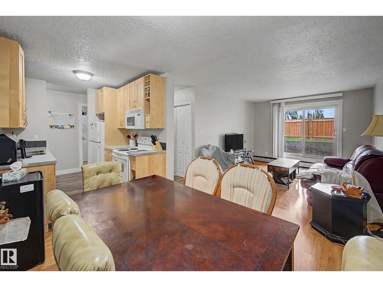 #009 10520 80 AV NW - 13