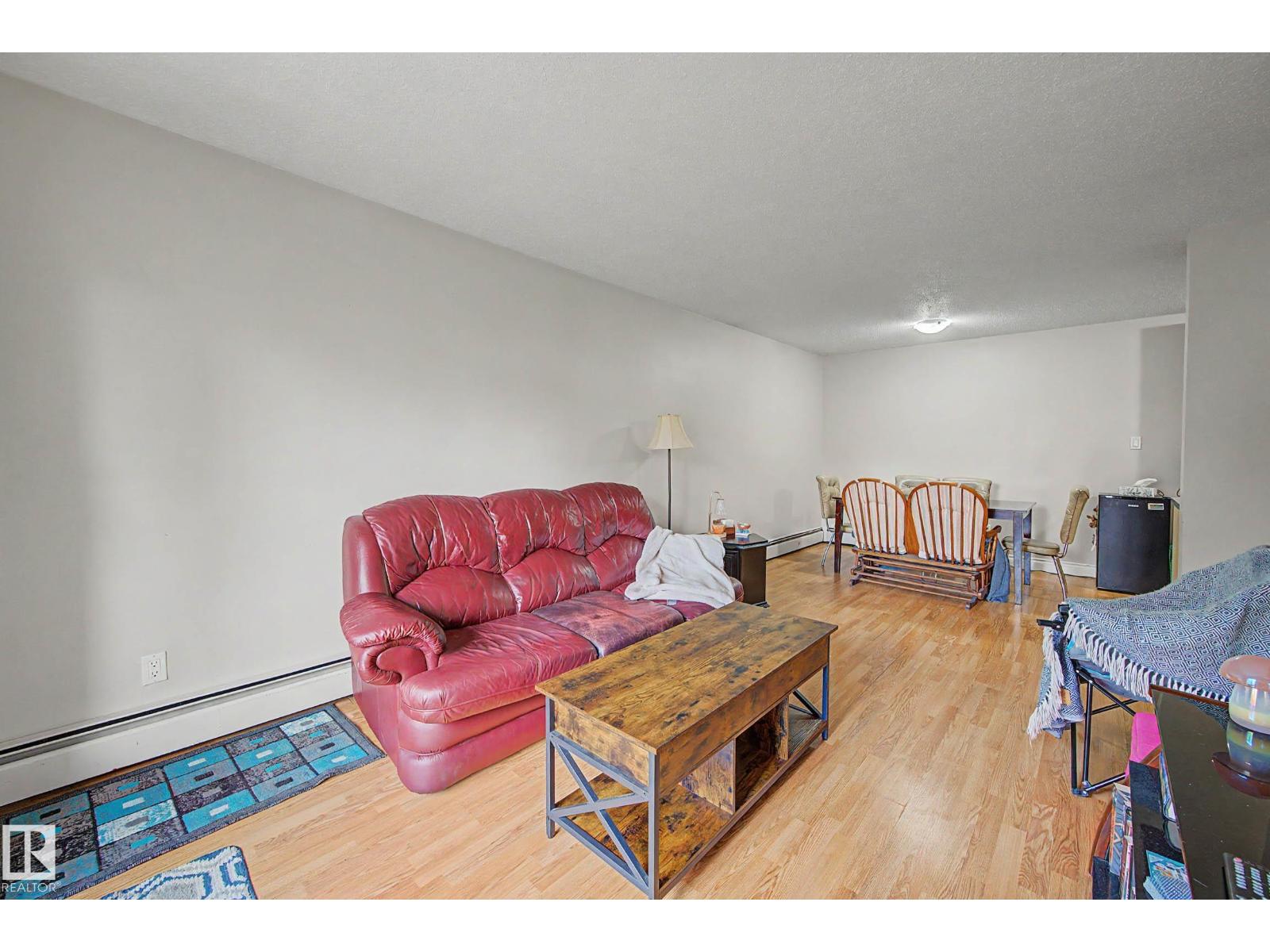 #009 10520 80 AV NW - 17
