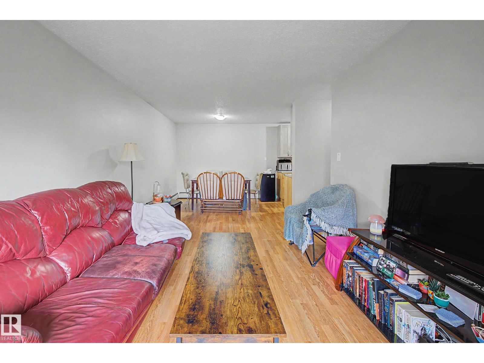 #009 10520 80 AV NW - 19