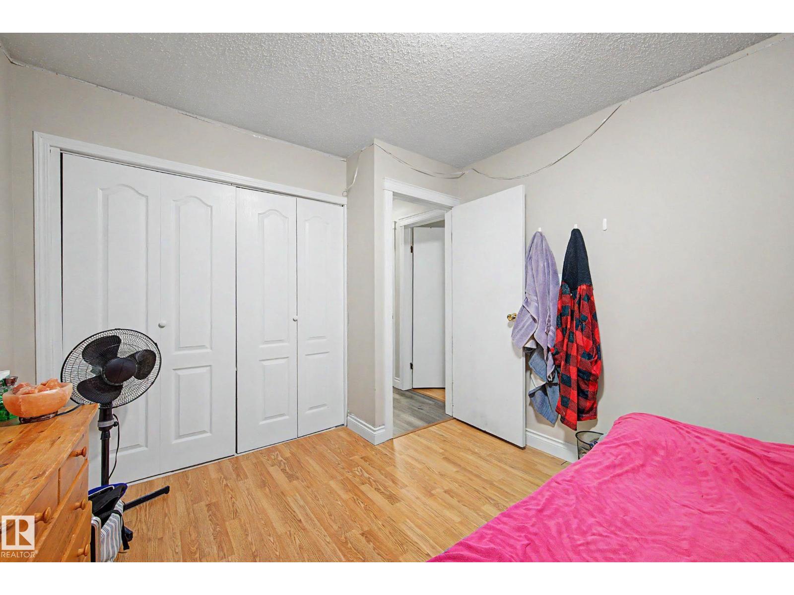 #009 10520 80 AV NW - 24