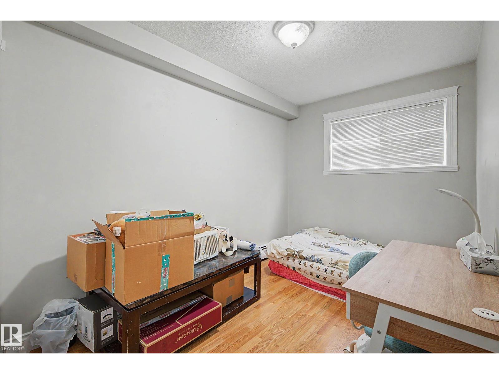 #009 10520 80 AV NW - 25