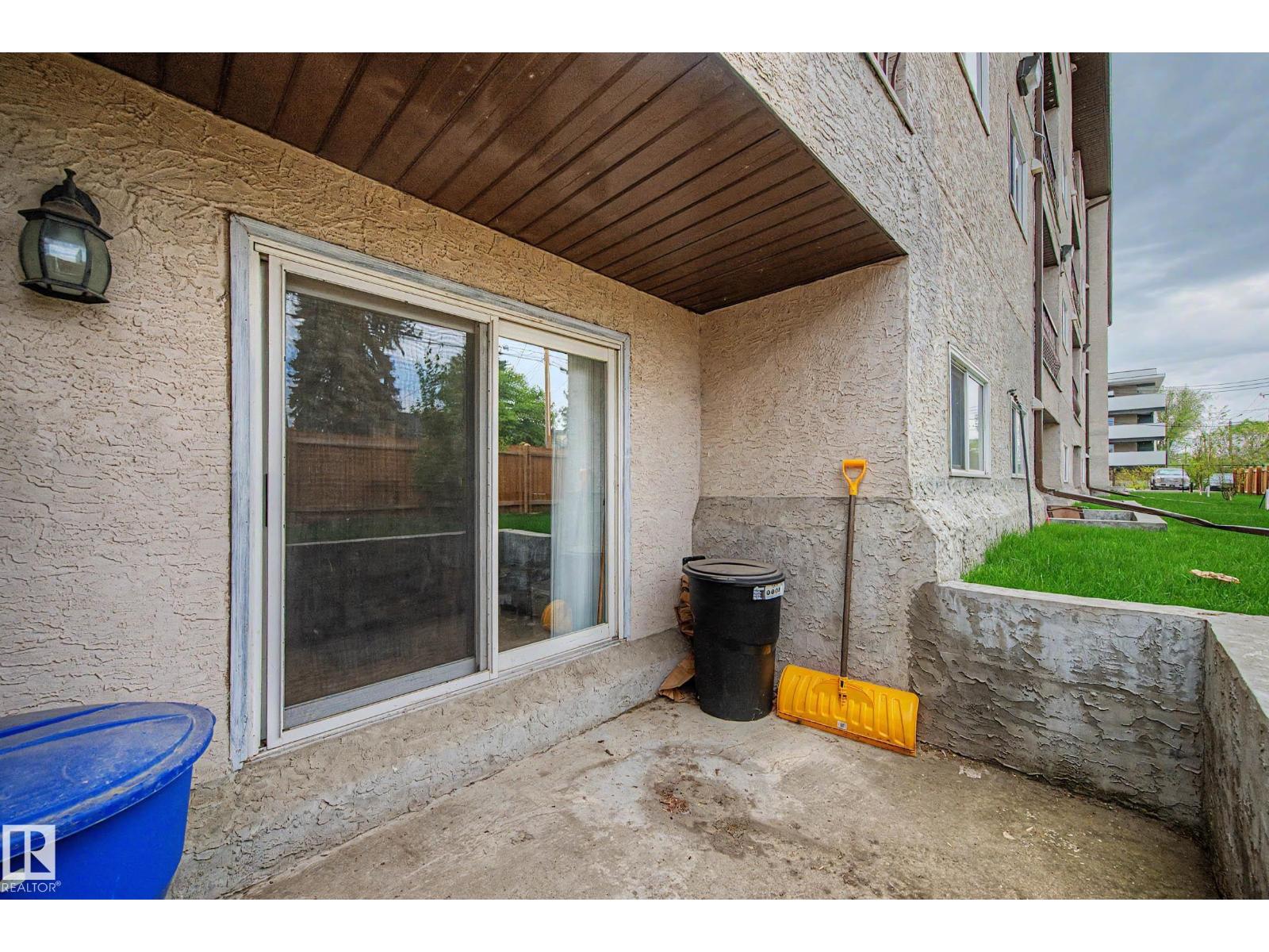 #009 10520 80 AV NW - 31