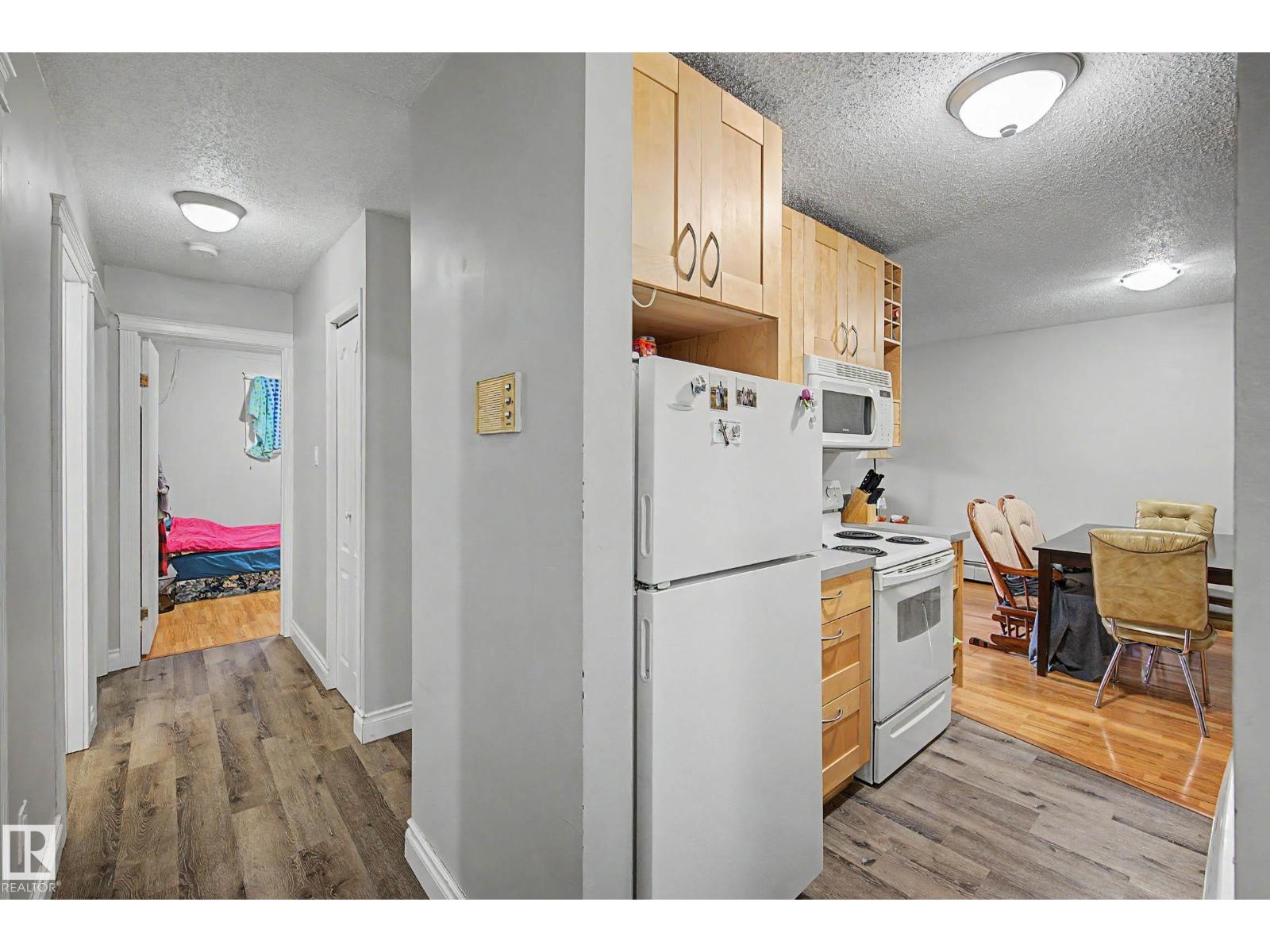 #009 10520 80 AV NW - 7