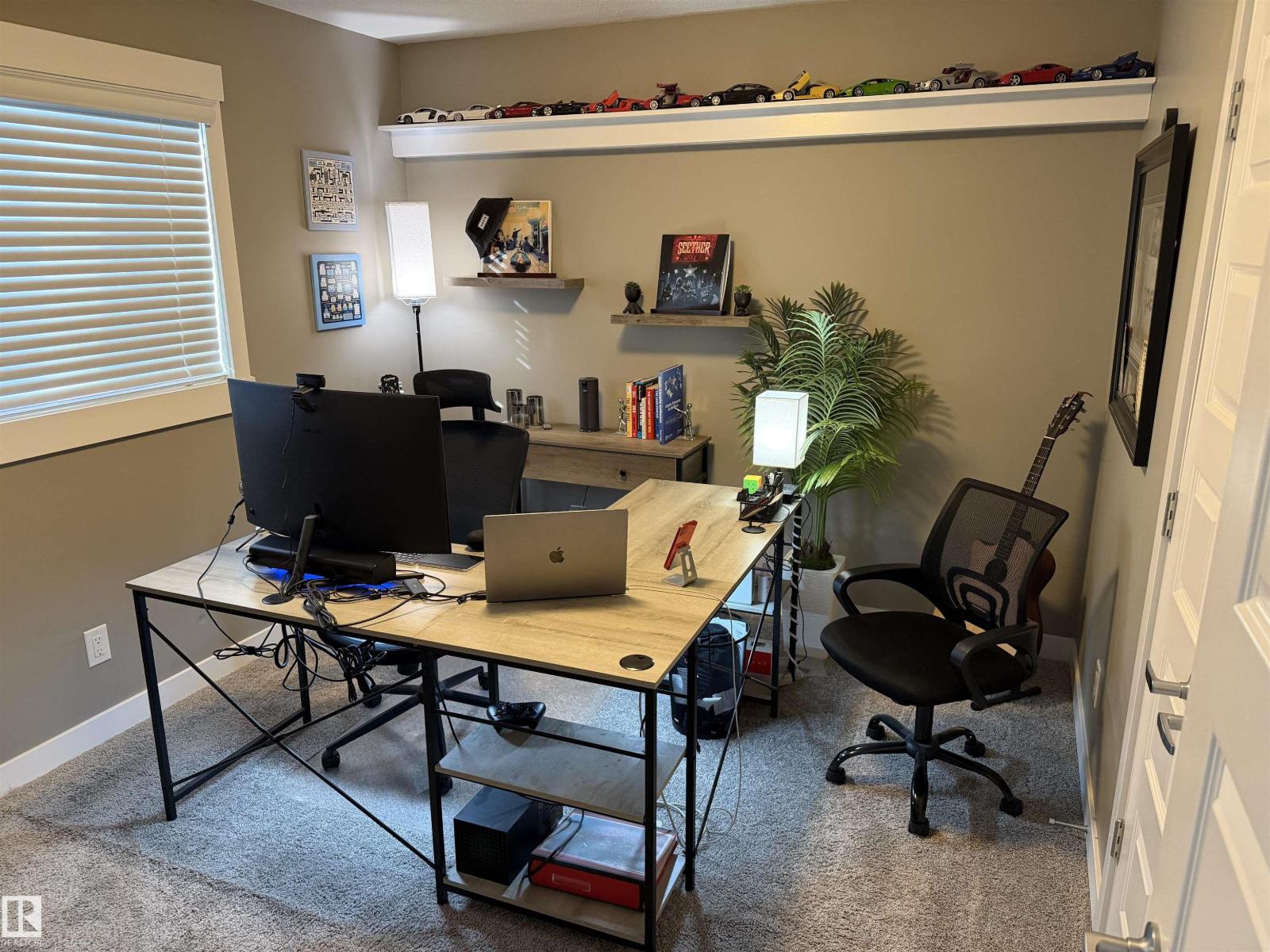 7028 174 AV NW - 12