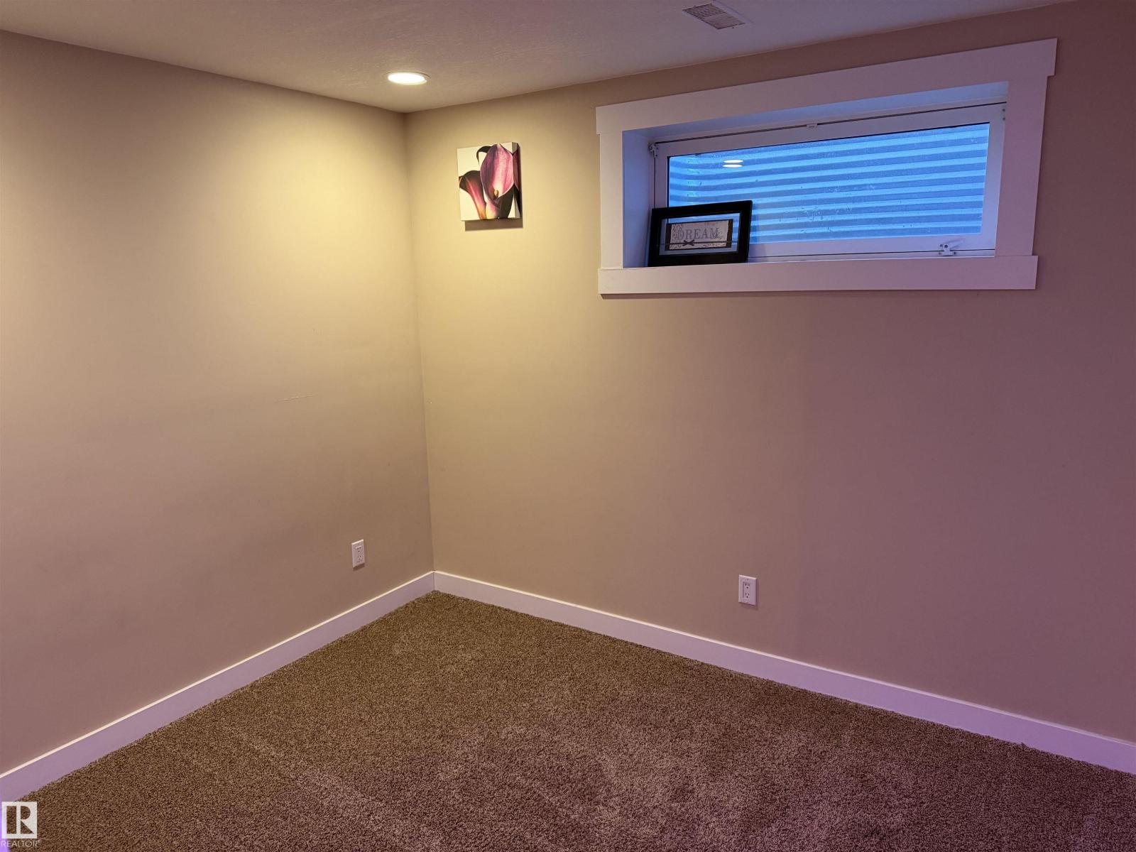7028 174 AV NW - 18