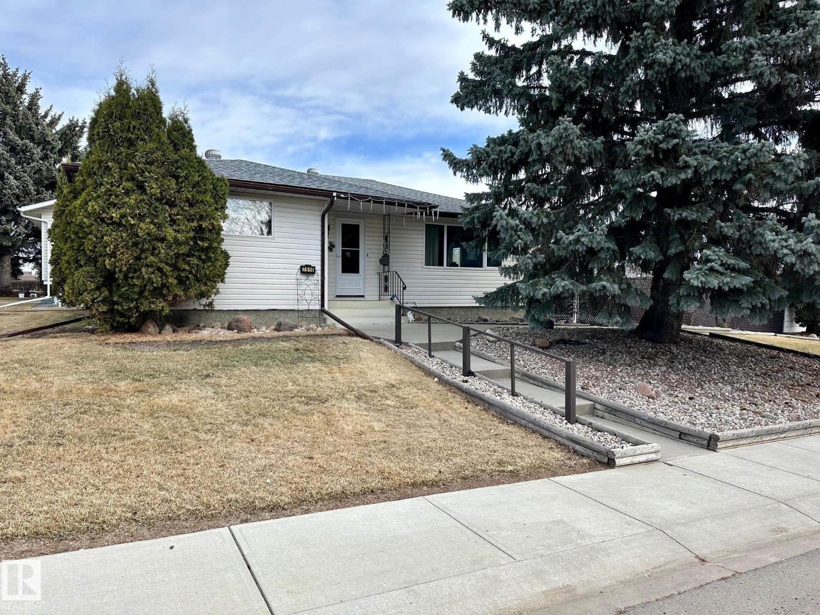7916 150 AV NW - 1