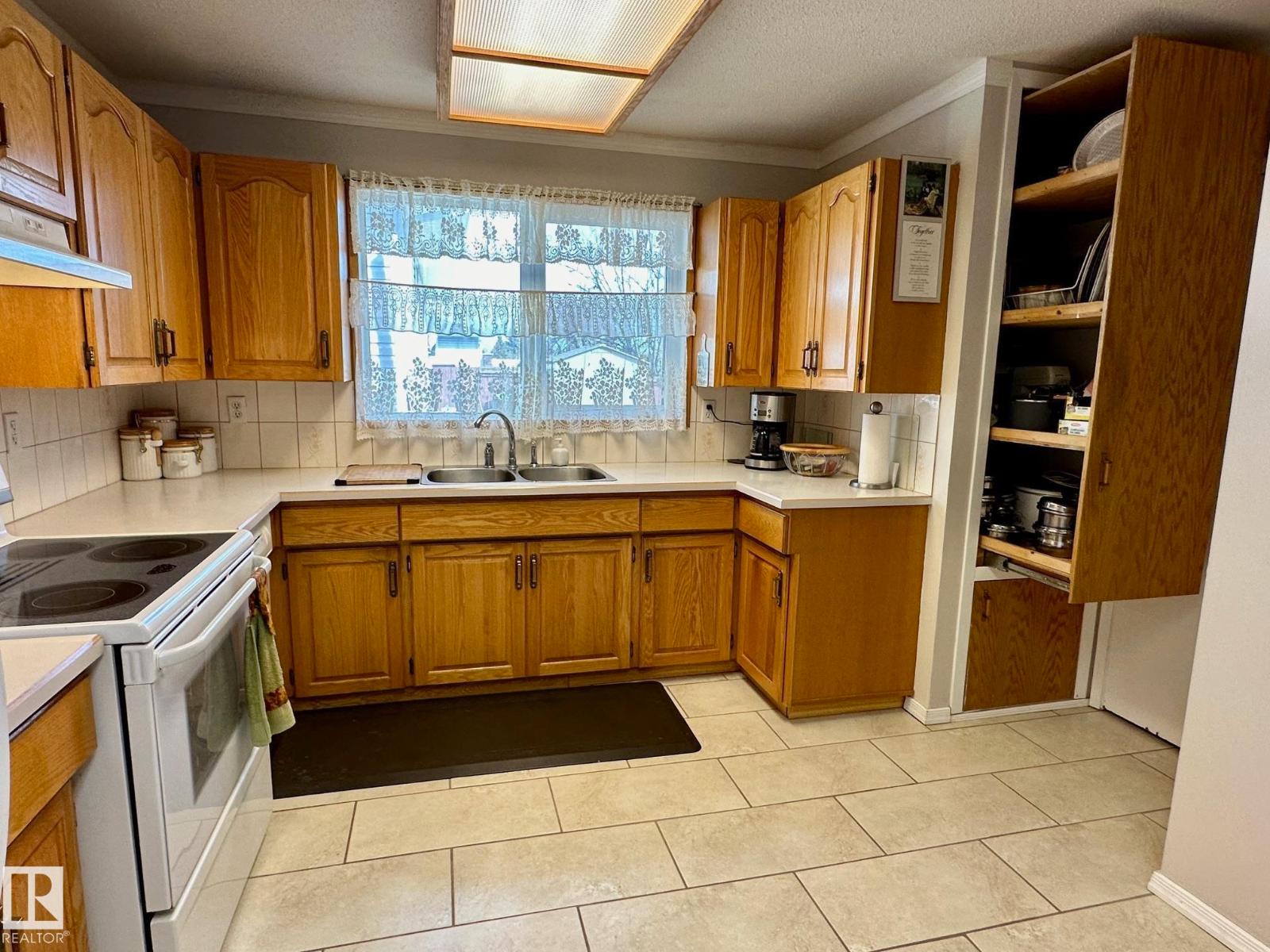 7916 150 AV NW - 17