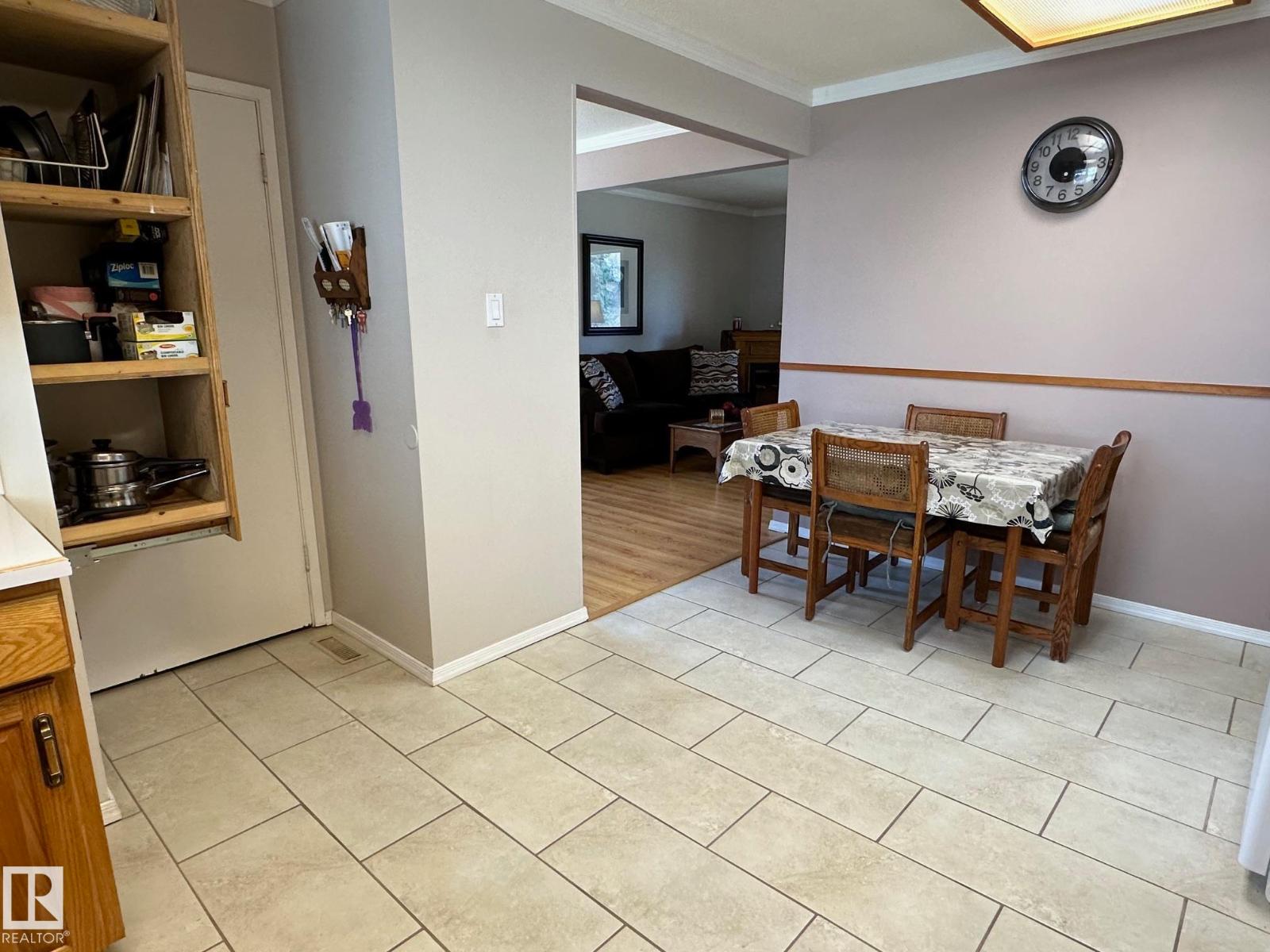 7916 150 AV NW - 18
