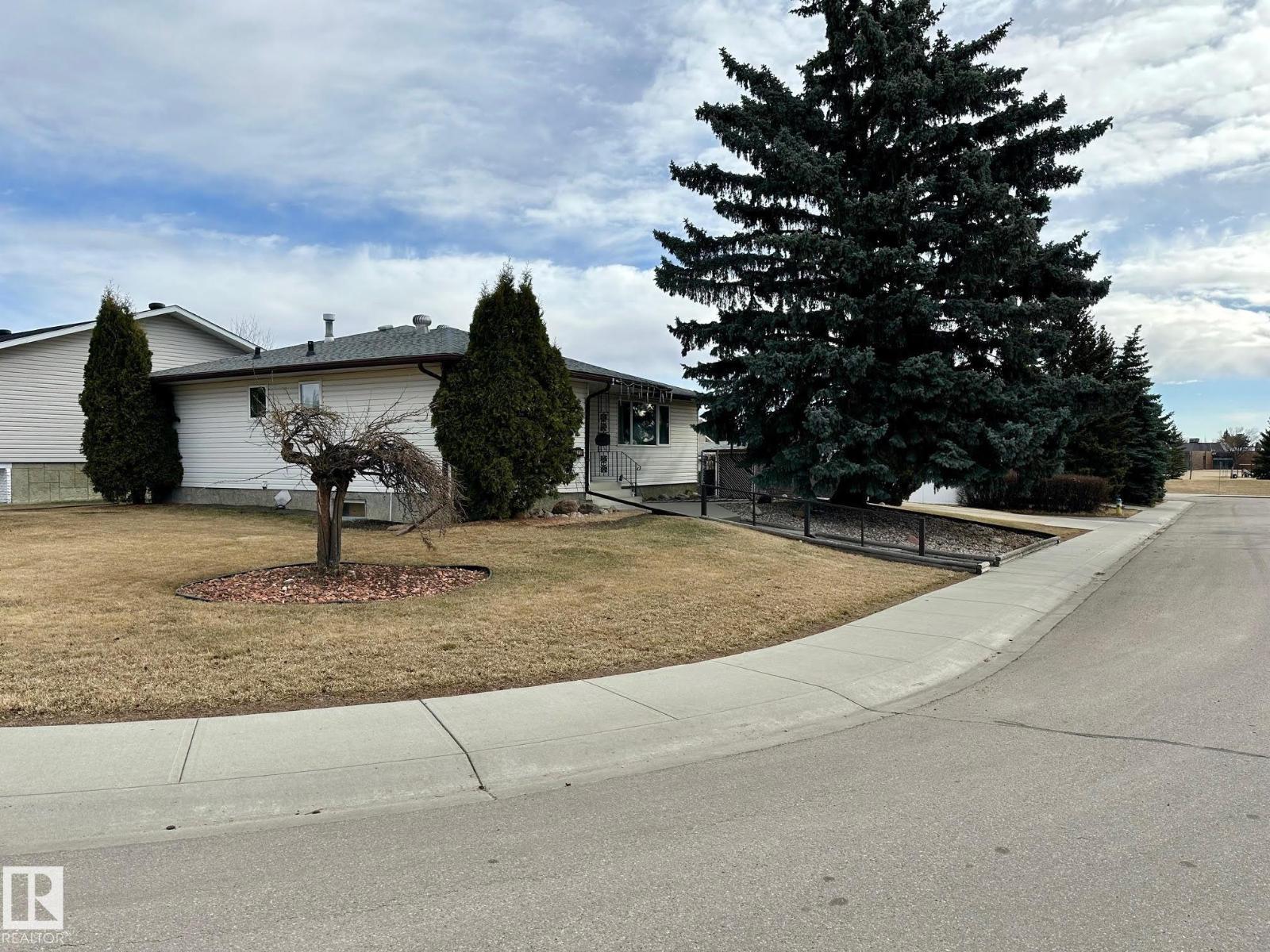 7916 150 AV NW - 2
