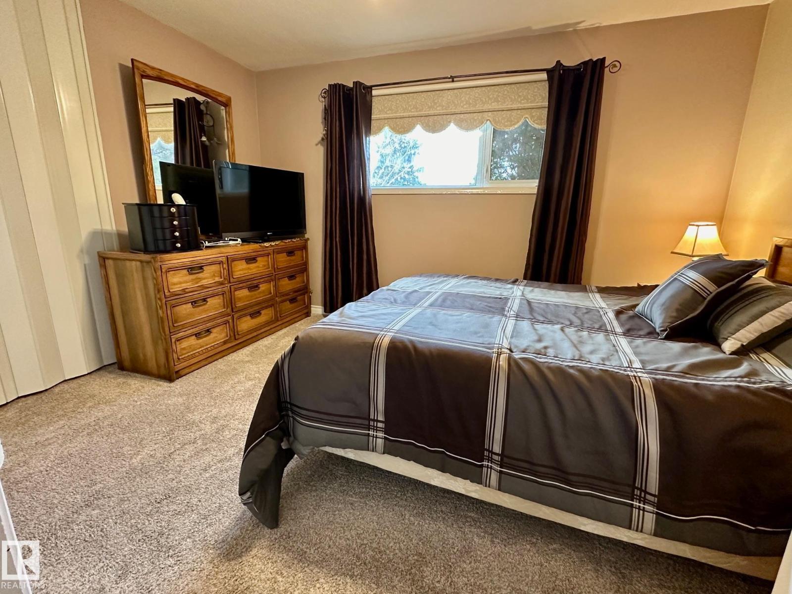 7916 150 AV NW - 20