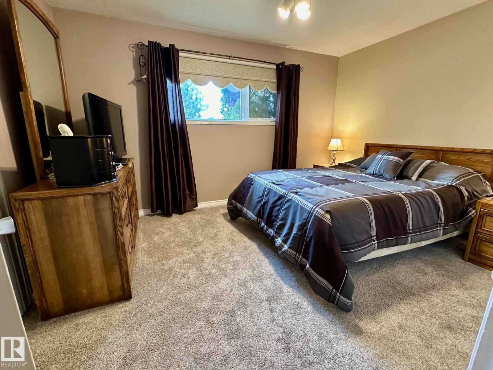 7916 150 AV NW - 21