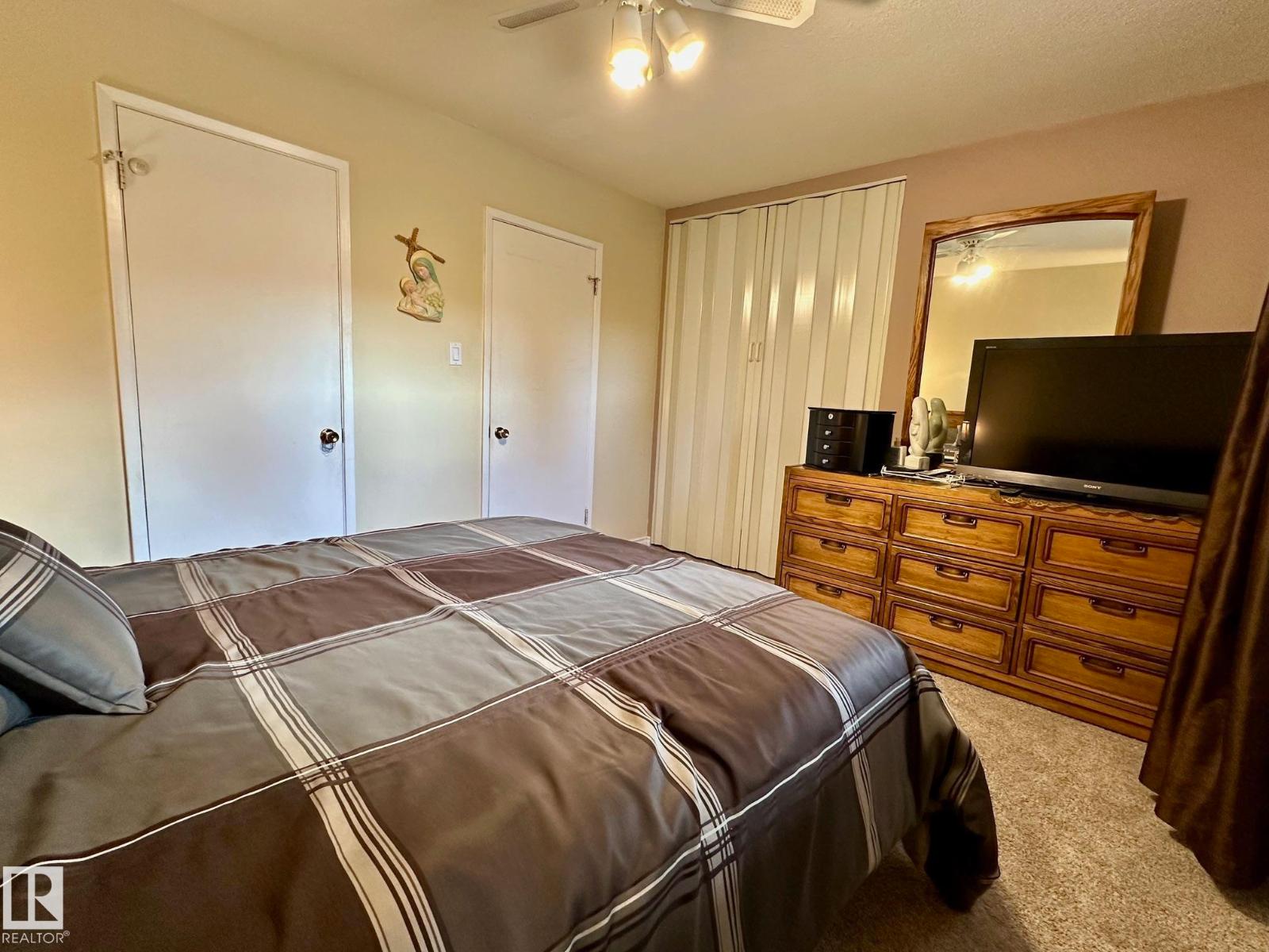 7916 150 AV NW - 23
