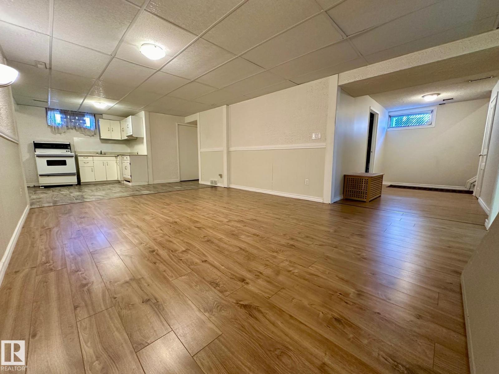 7916 150 AV NW - 28