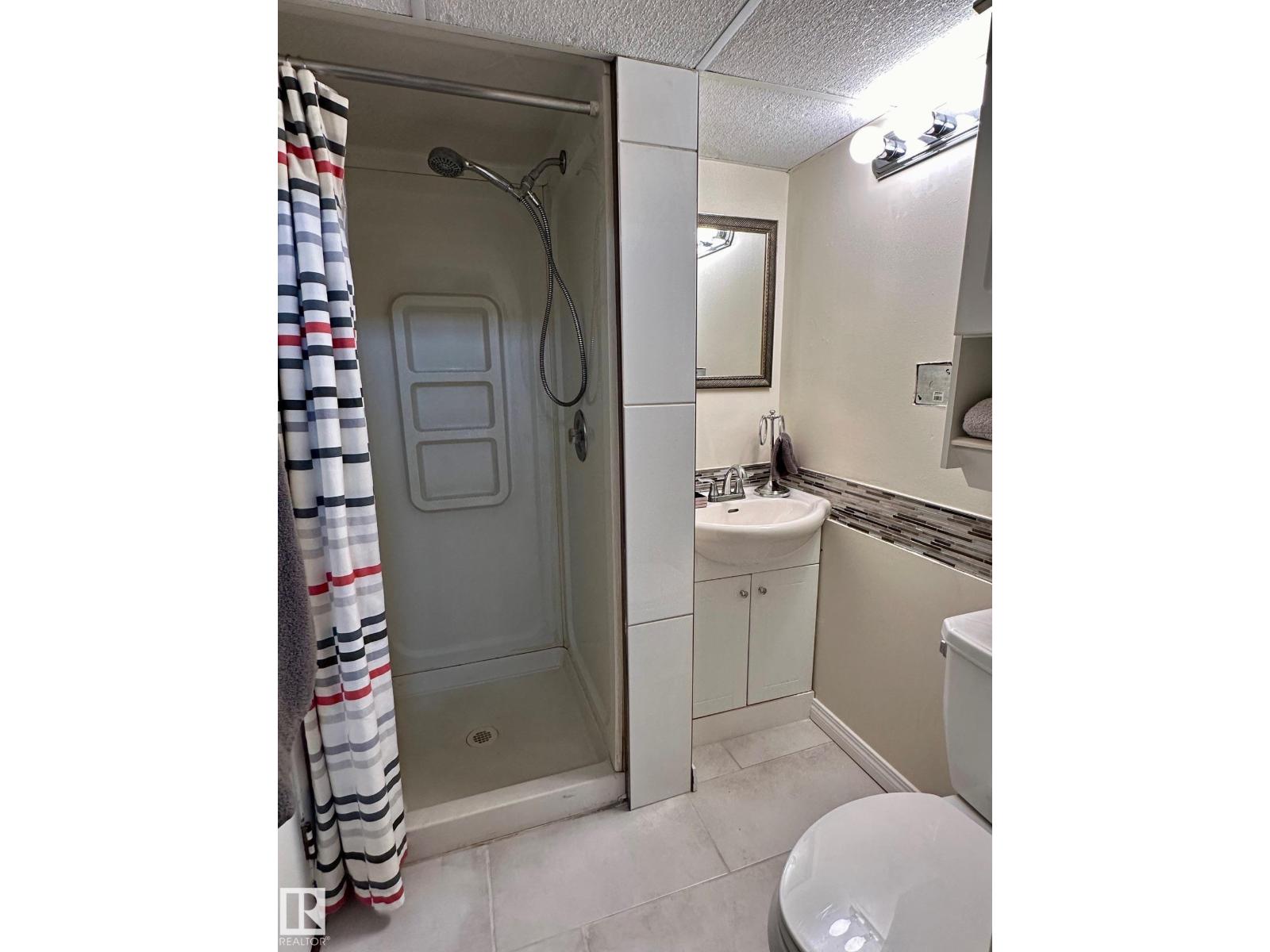 7916 150 AV NW - 32