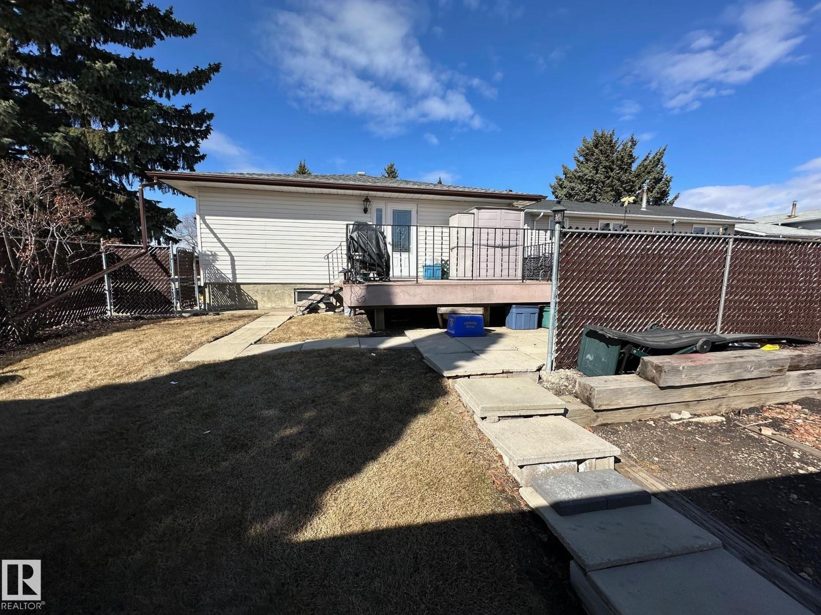 7916 150 AV NW - 5