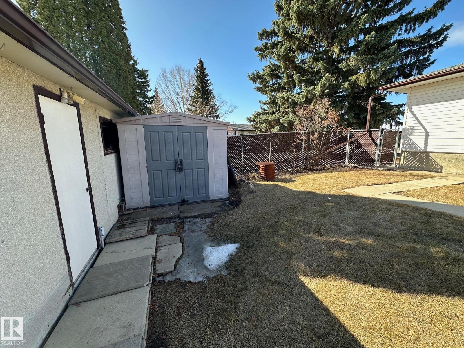 7916 150 AV NW - 6
