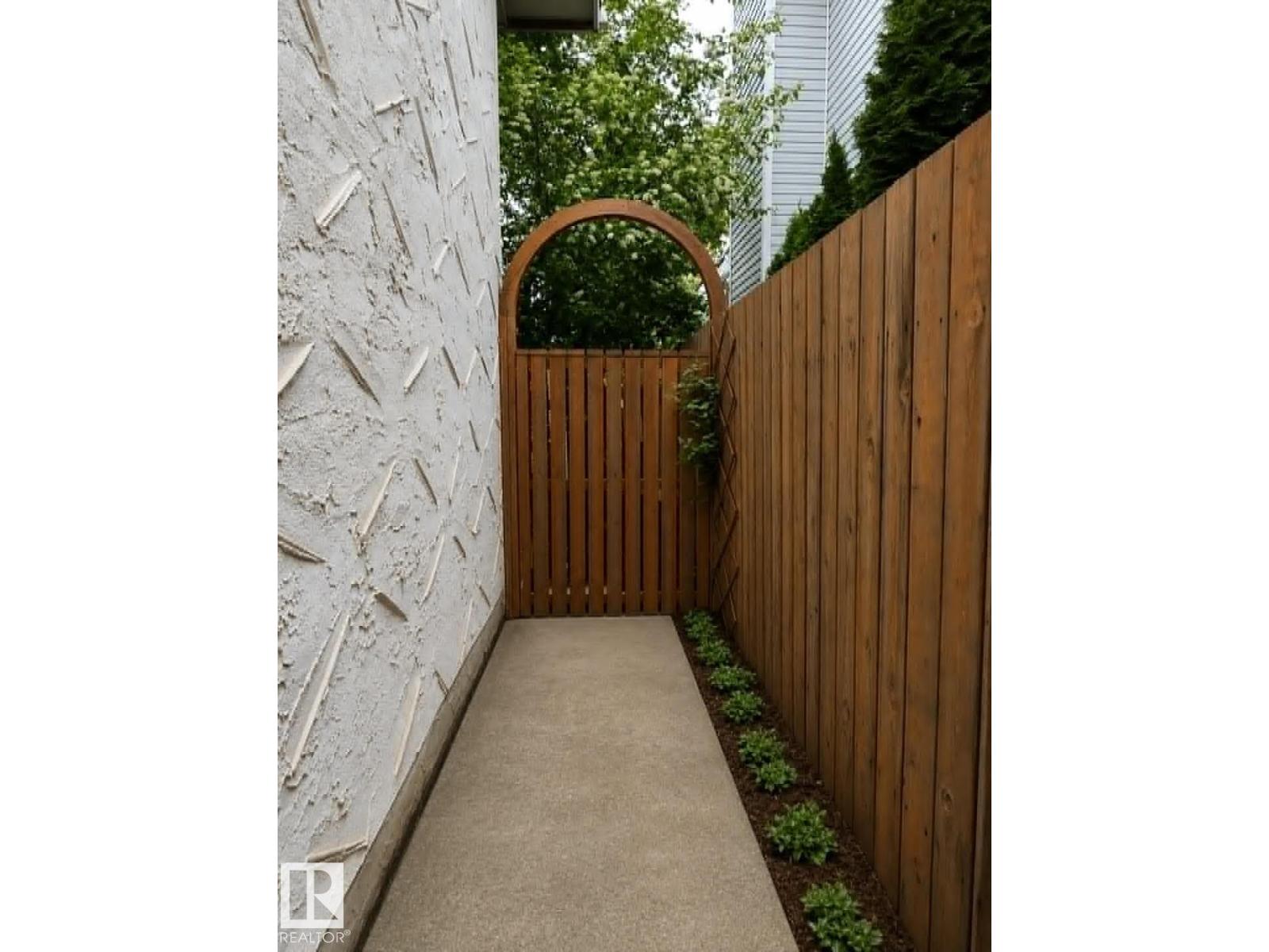 9813 152 ST NW - 71