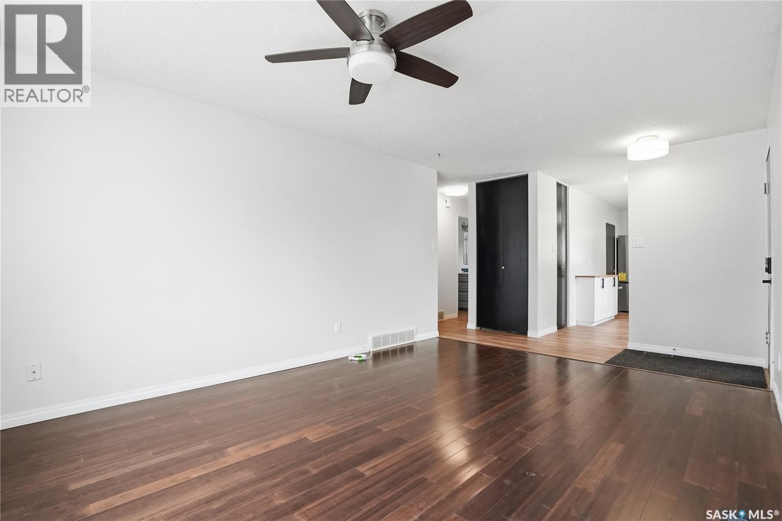 53 Rita CRESCENT - 13