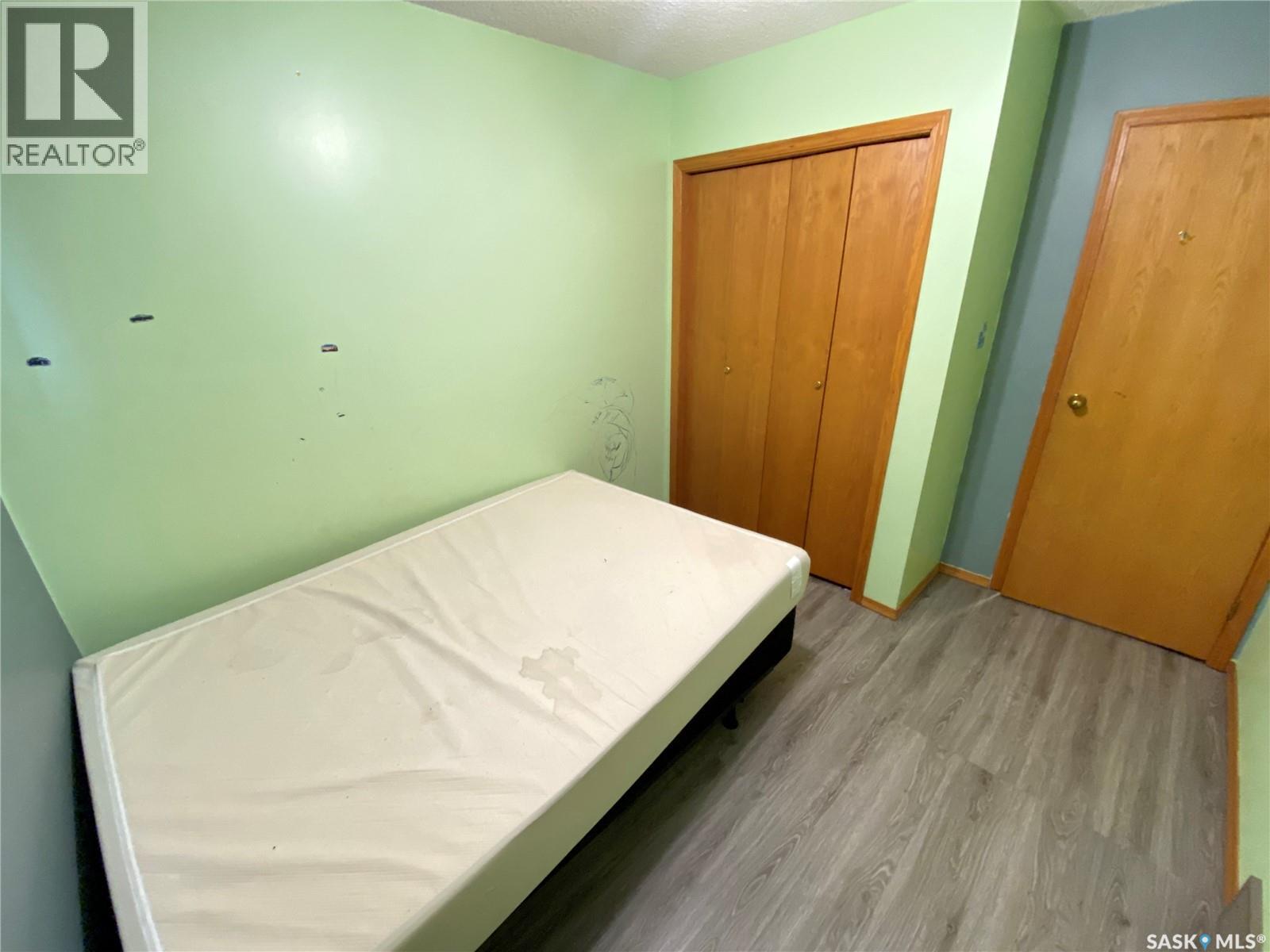 19 Bull CRESCENT - 12