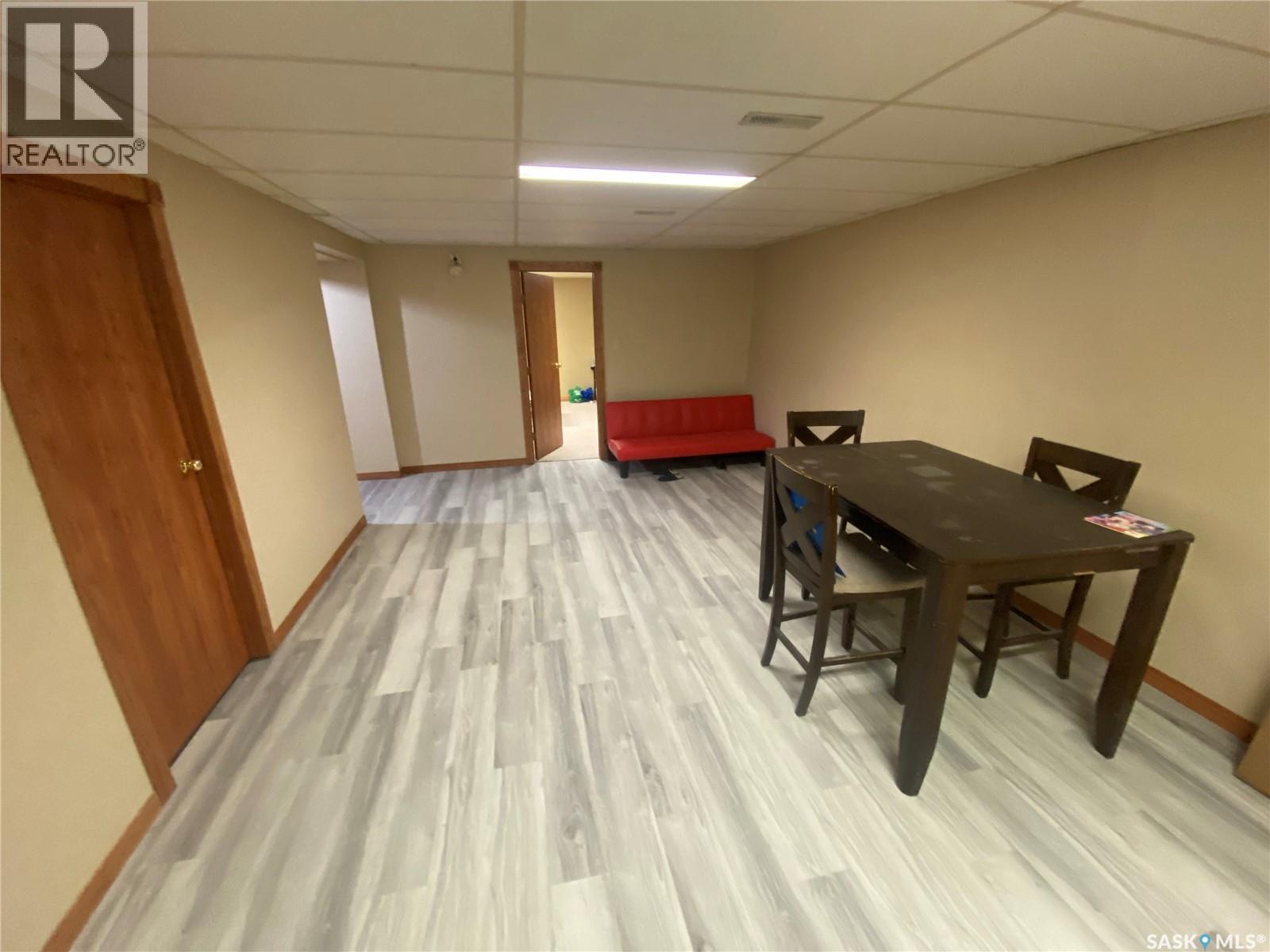 19 Bull CRESCENT - 17