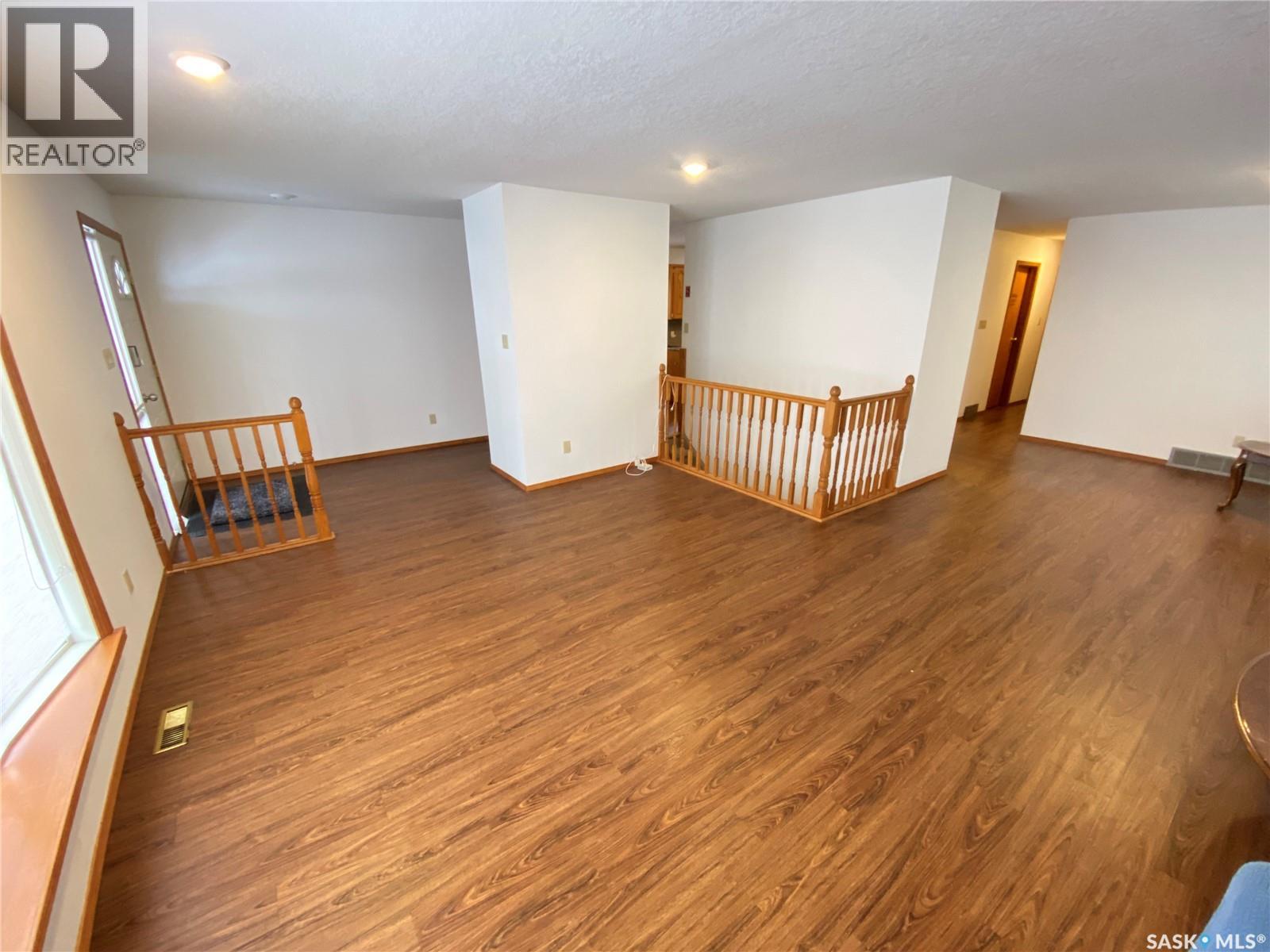 19 Bull CRESCENT - 7