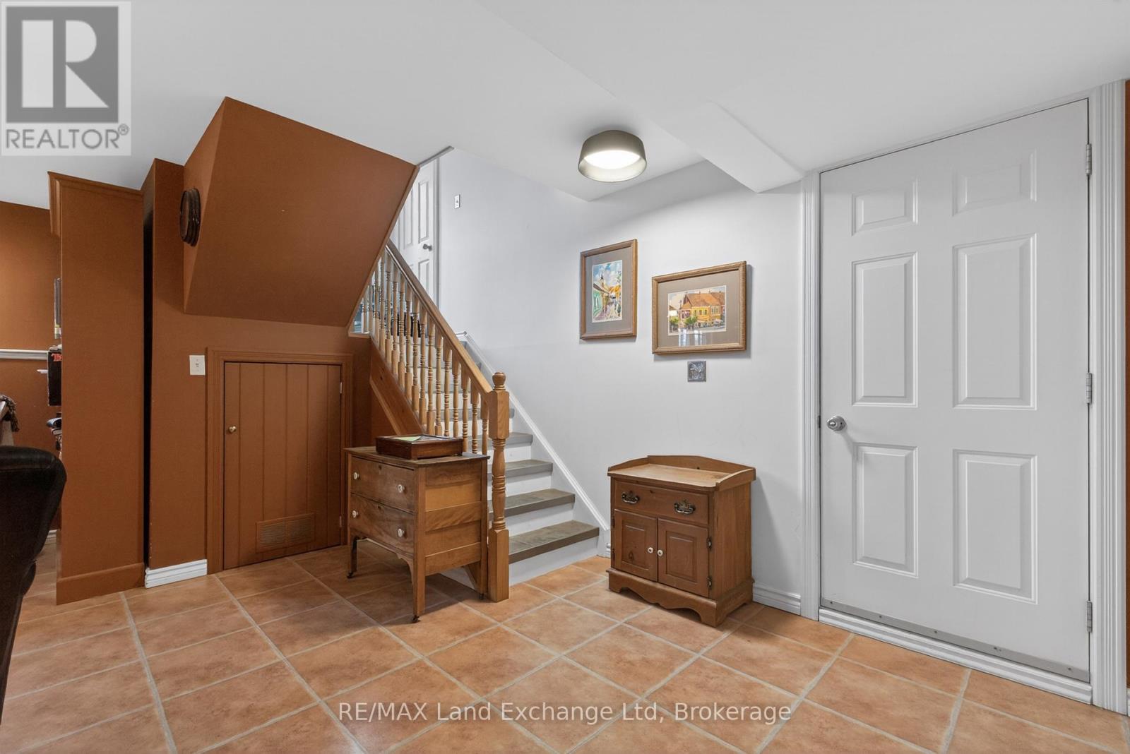 469 GRANDVIEW ROAD - 36