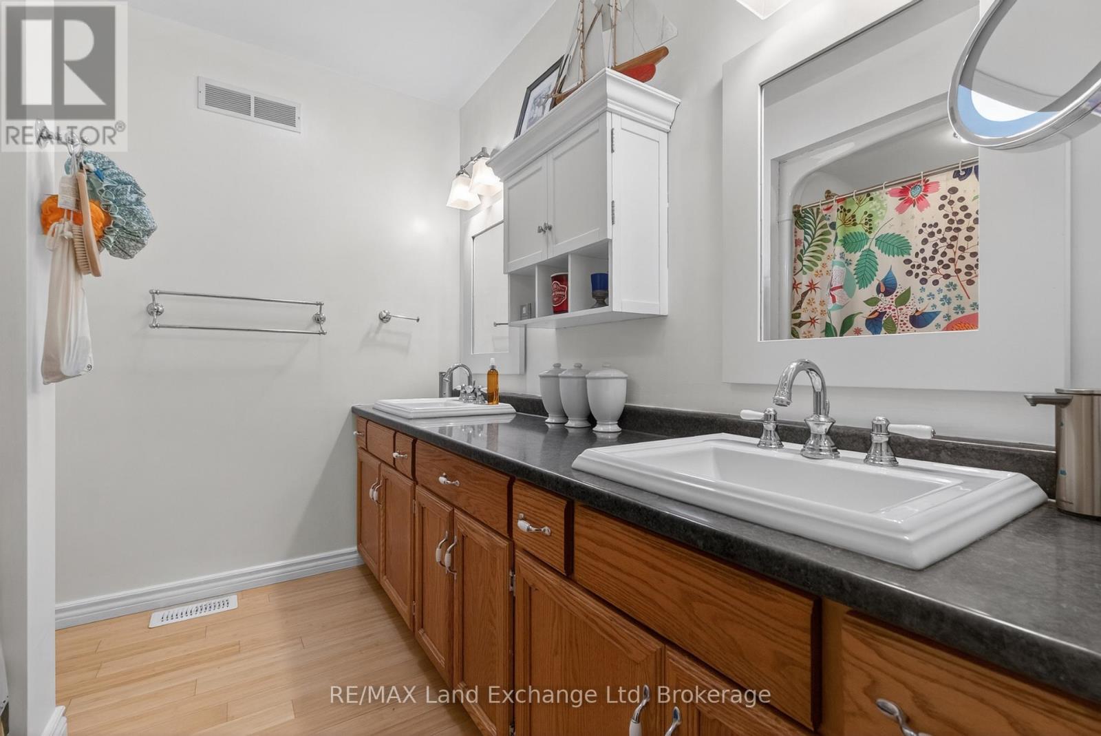 469 GRANDVIEW ROAD - 34