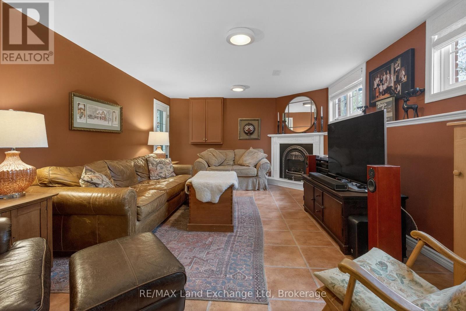 469 GRANDVIEW ROAD - 38