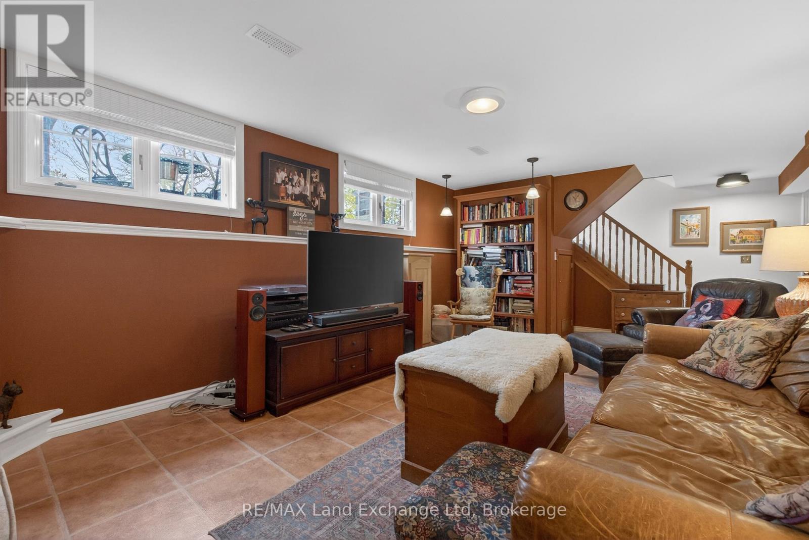 469 GRANDVIEW ROAD - 41