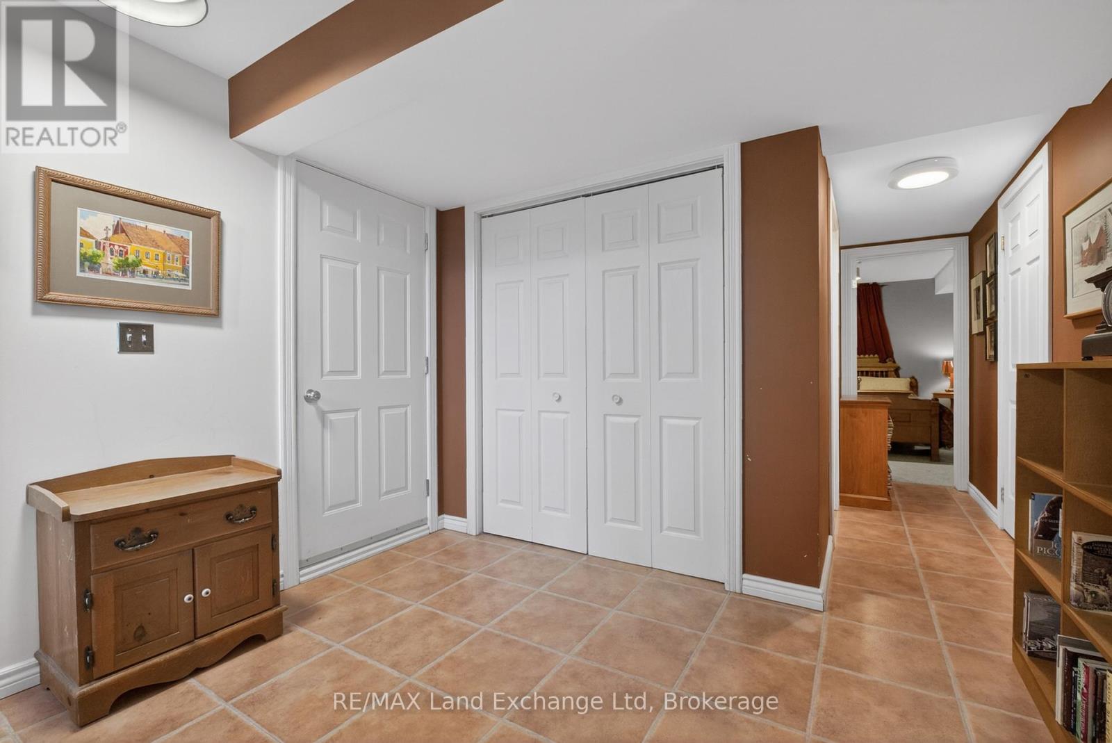 469 GRANDVIEW ROAD - 37