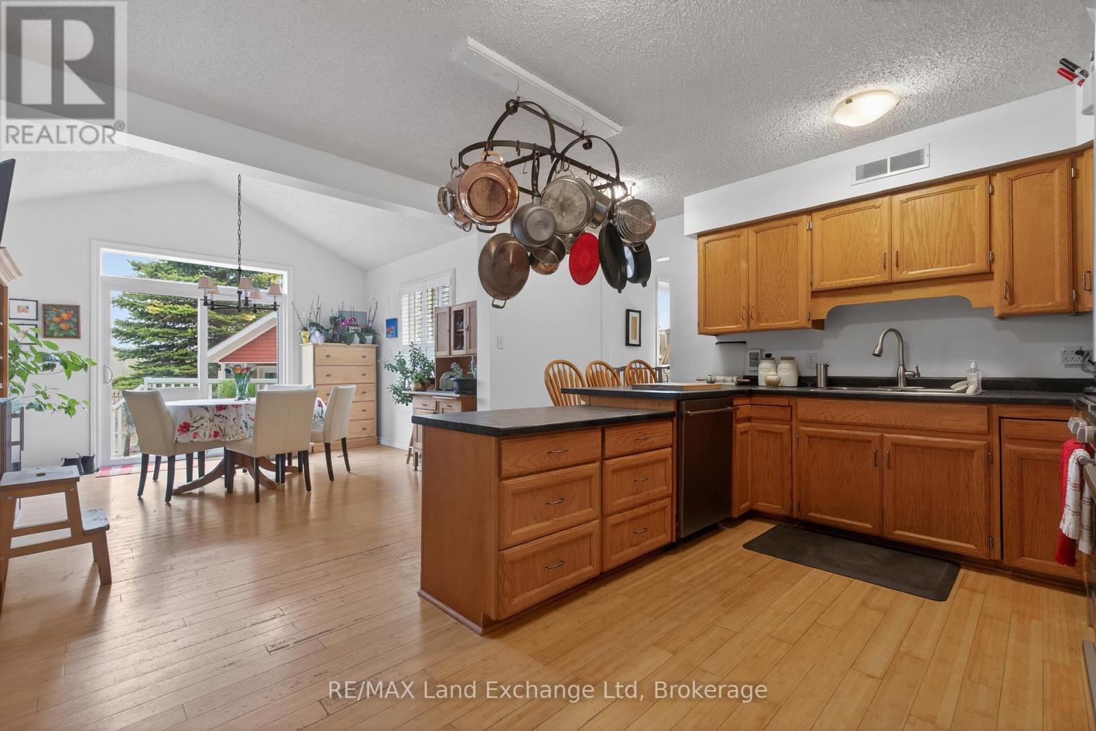 469 GRANDVIEW ROAD - 14