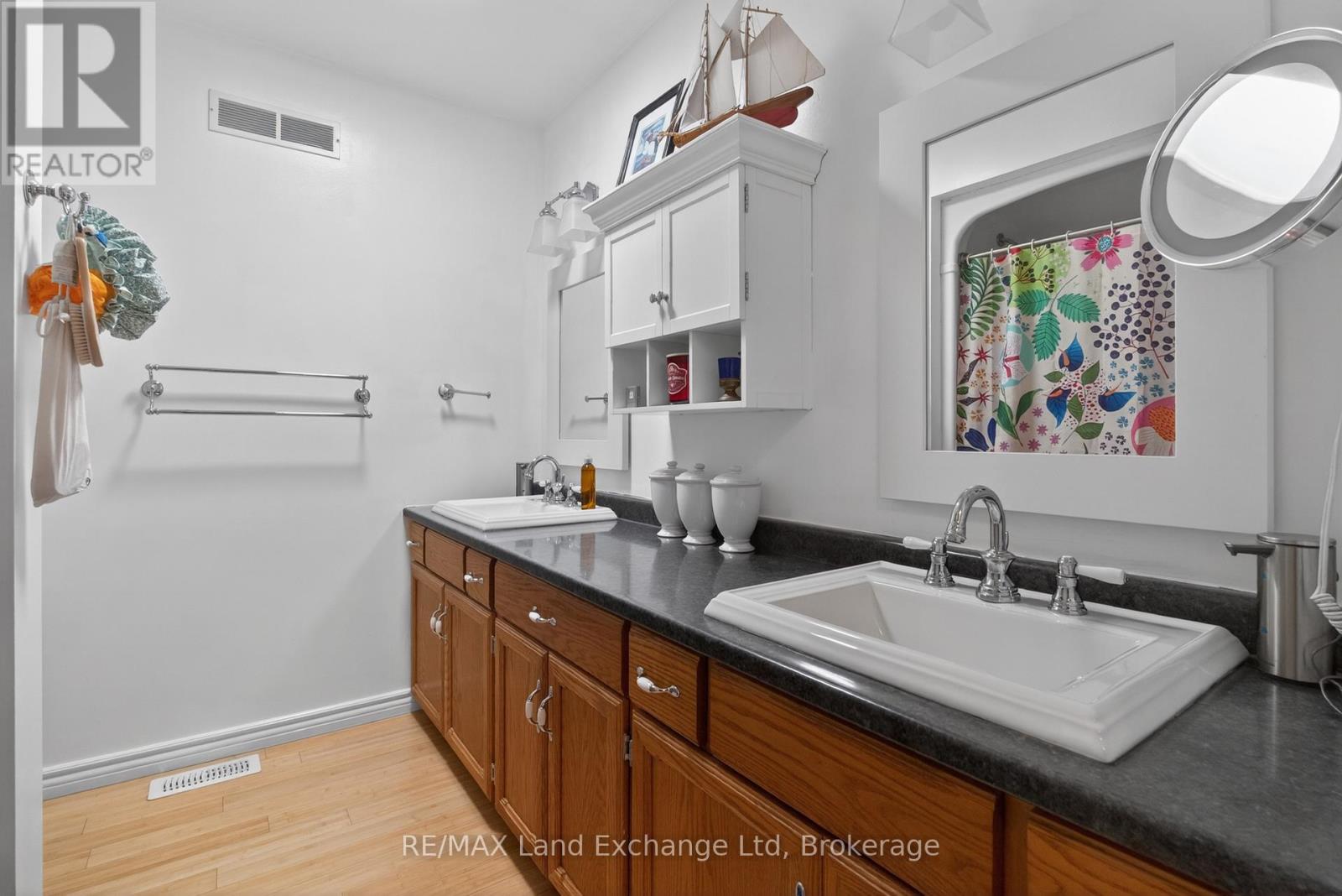 469 GRANDVIEW ROAD - 21