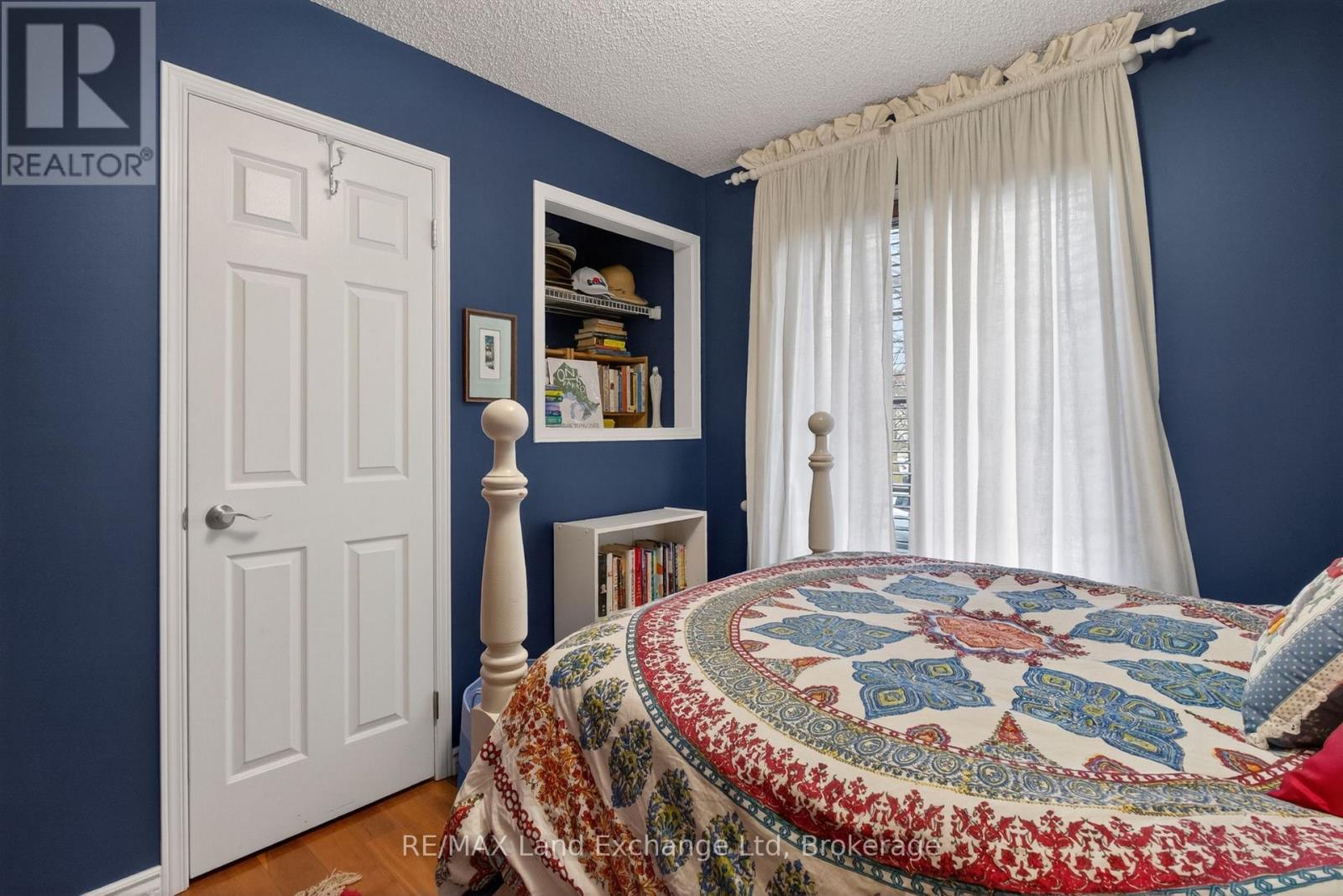 469 GRANDVIEW ROAD - 33