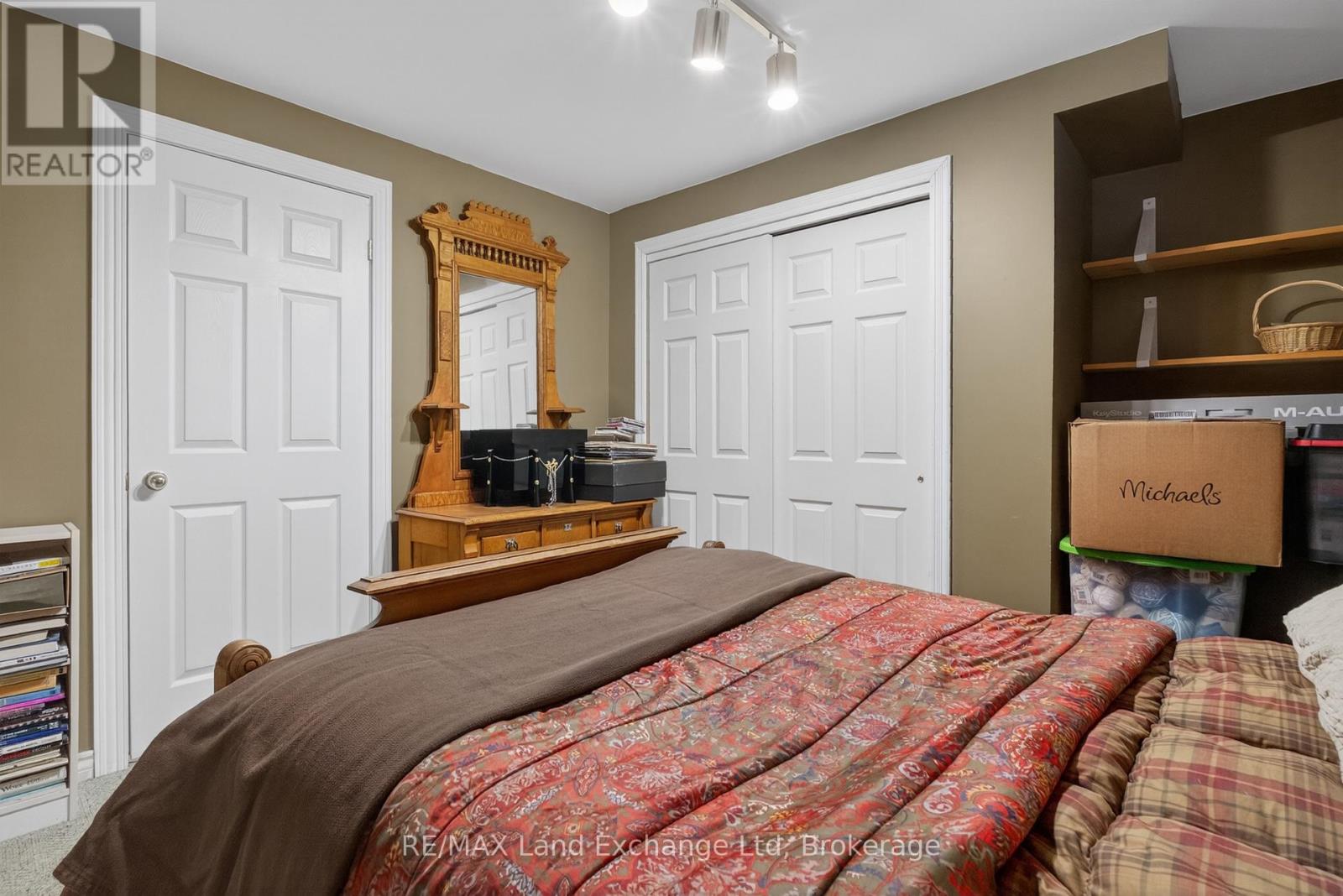 469 GRANDVIEW ROAD - 46