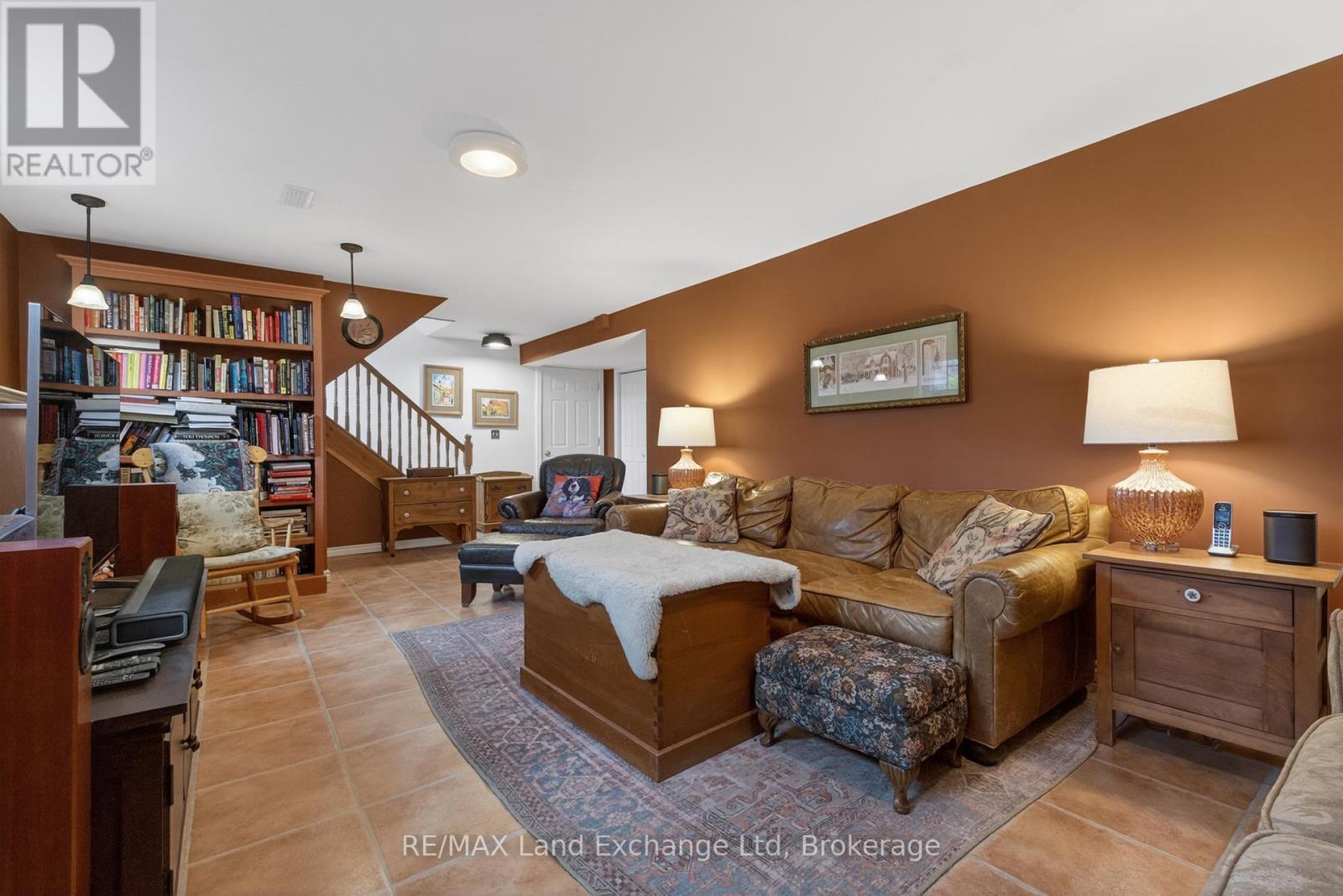 469 GRANDVIEW ROAD - 40