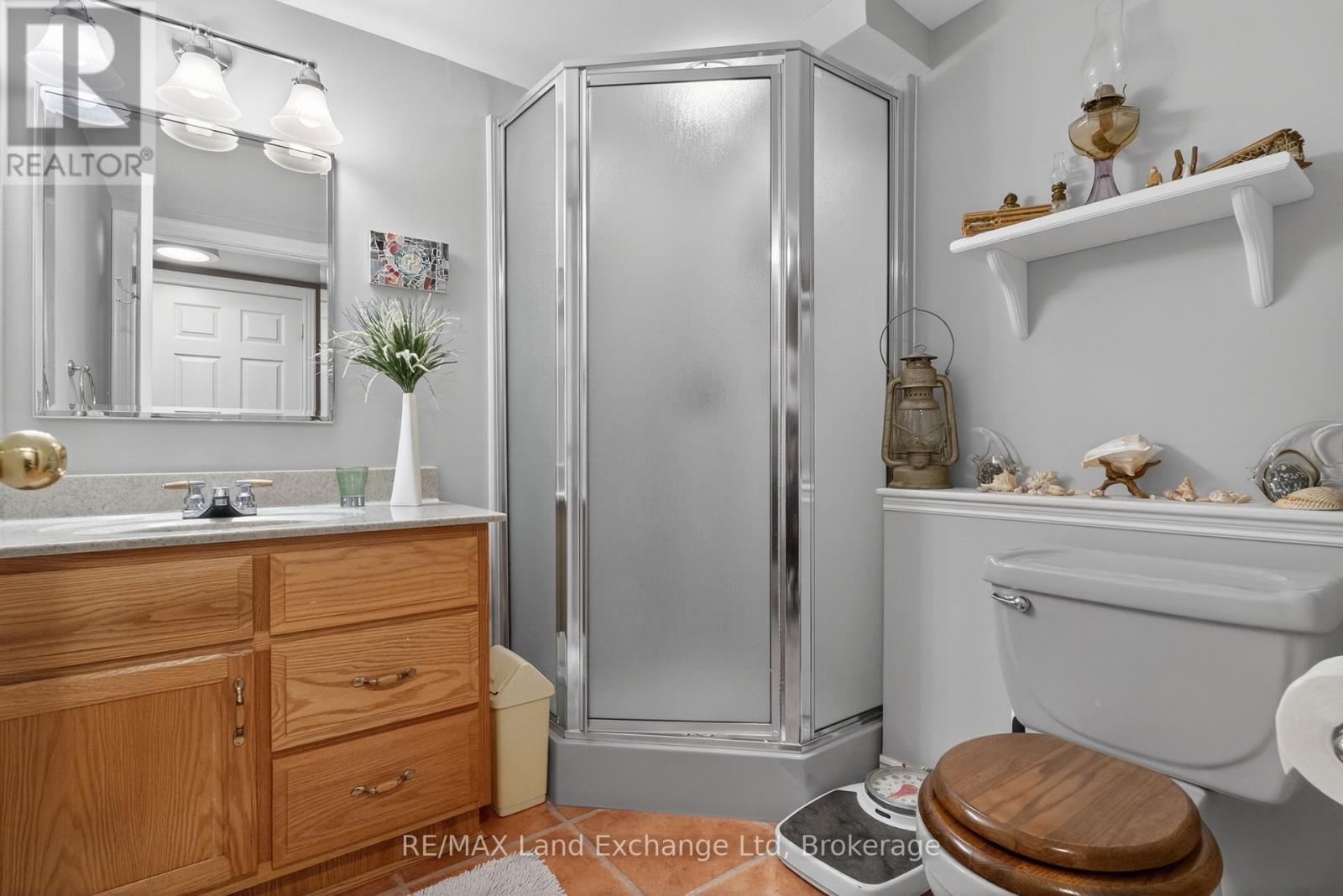 469 GRANDVIEW ROAD - 44