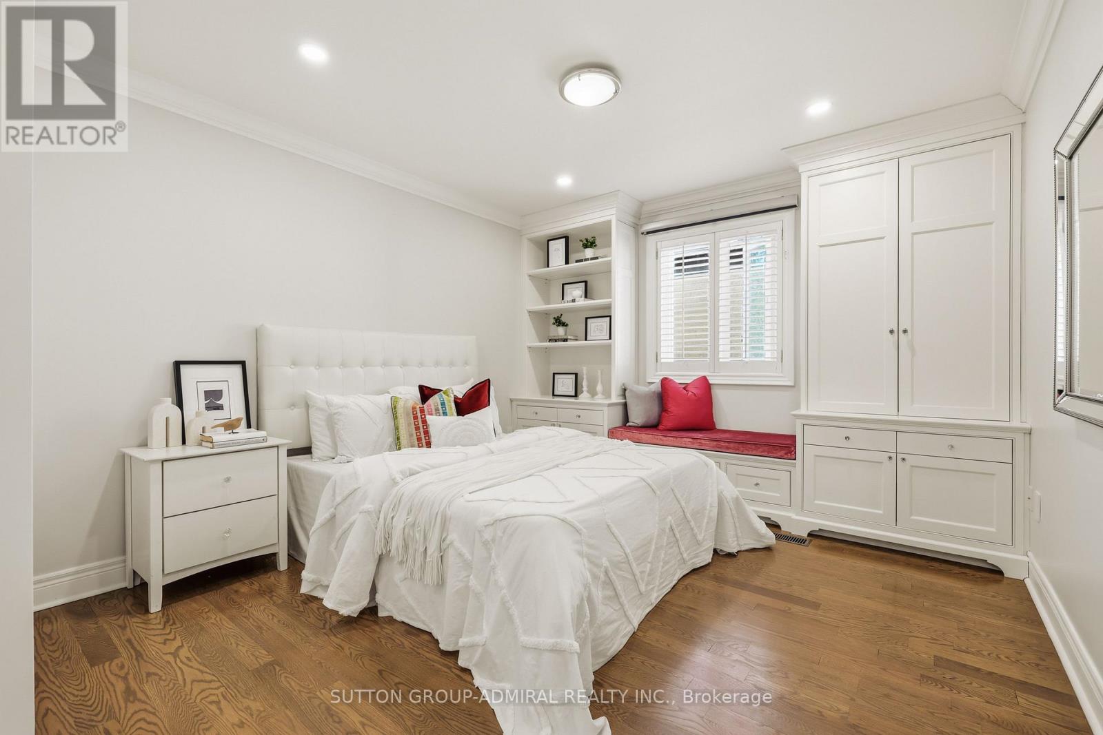 568 FAIRLAWN AVENUE - 33