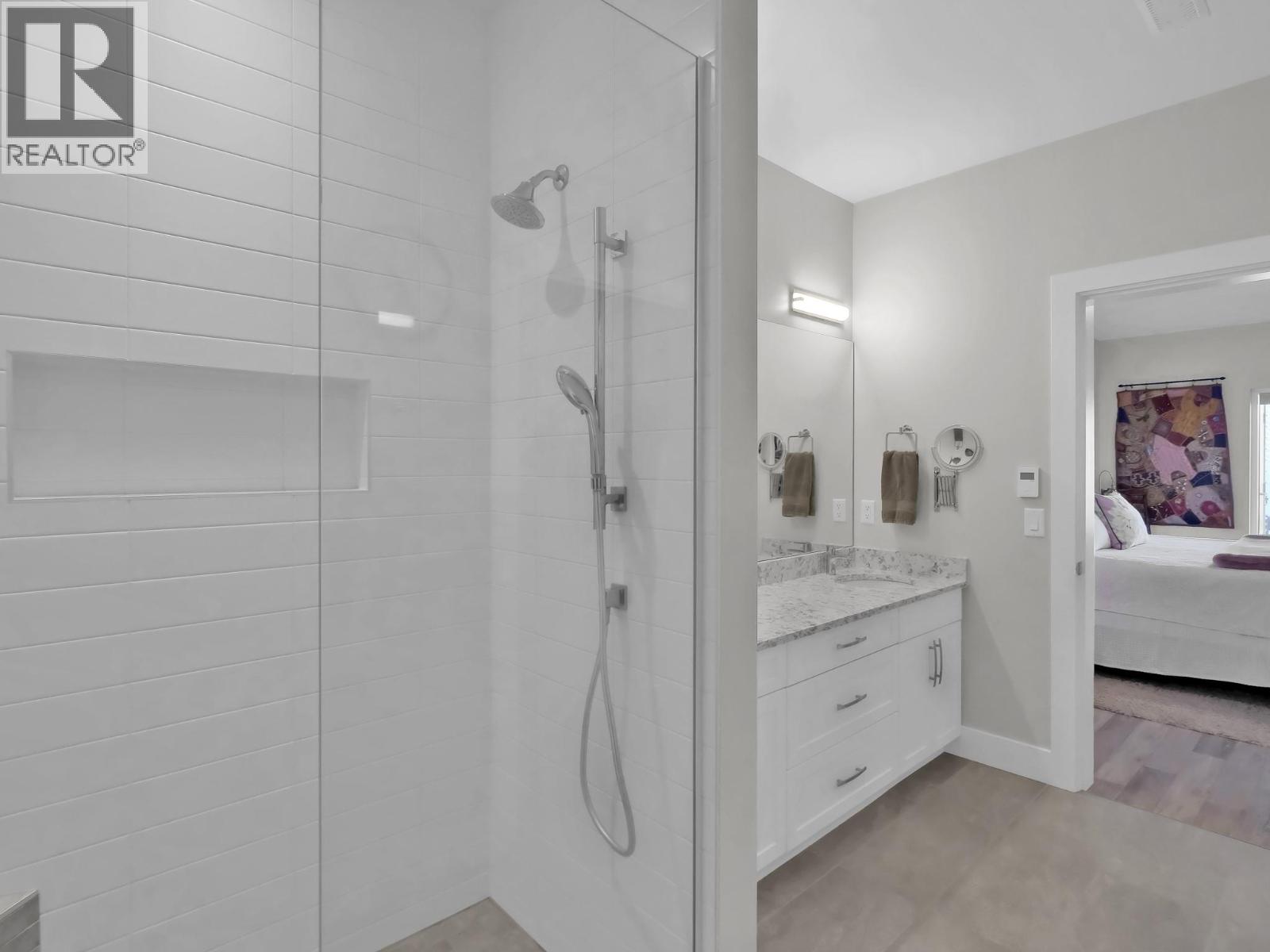 #132 100 VISTA Way - 24