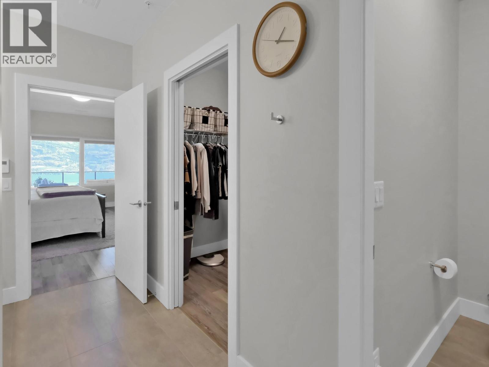 #132 100 VISTA Way - 26