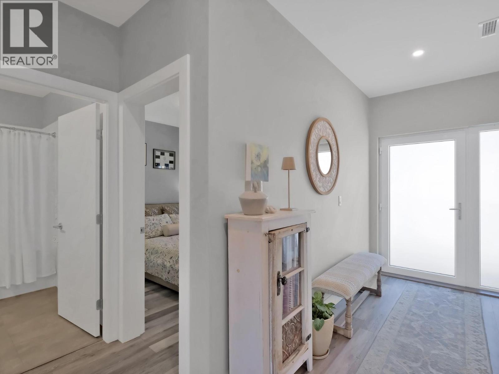 #132 100 VISTA Way - 5