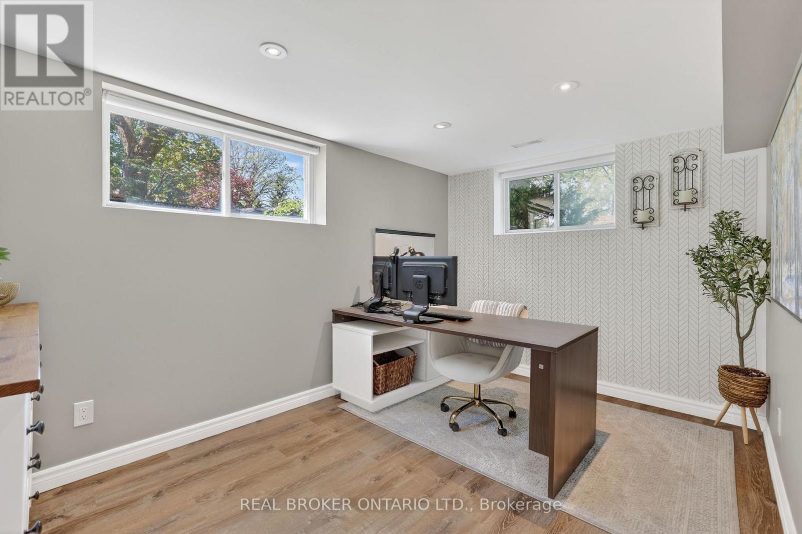 6 SUNSET STREET - 34