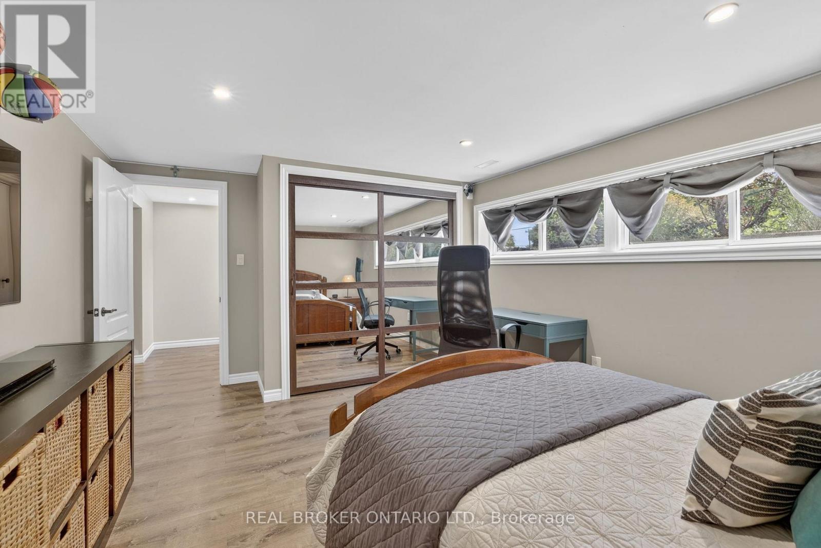 6 SUNSET STREET - 37